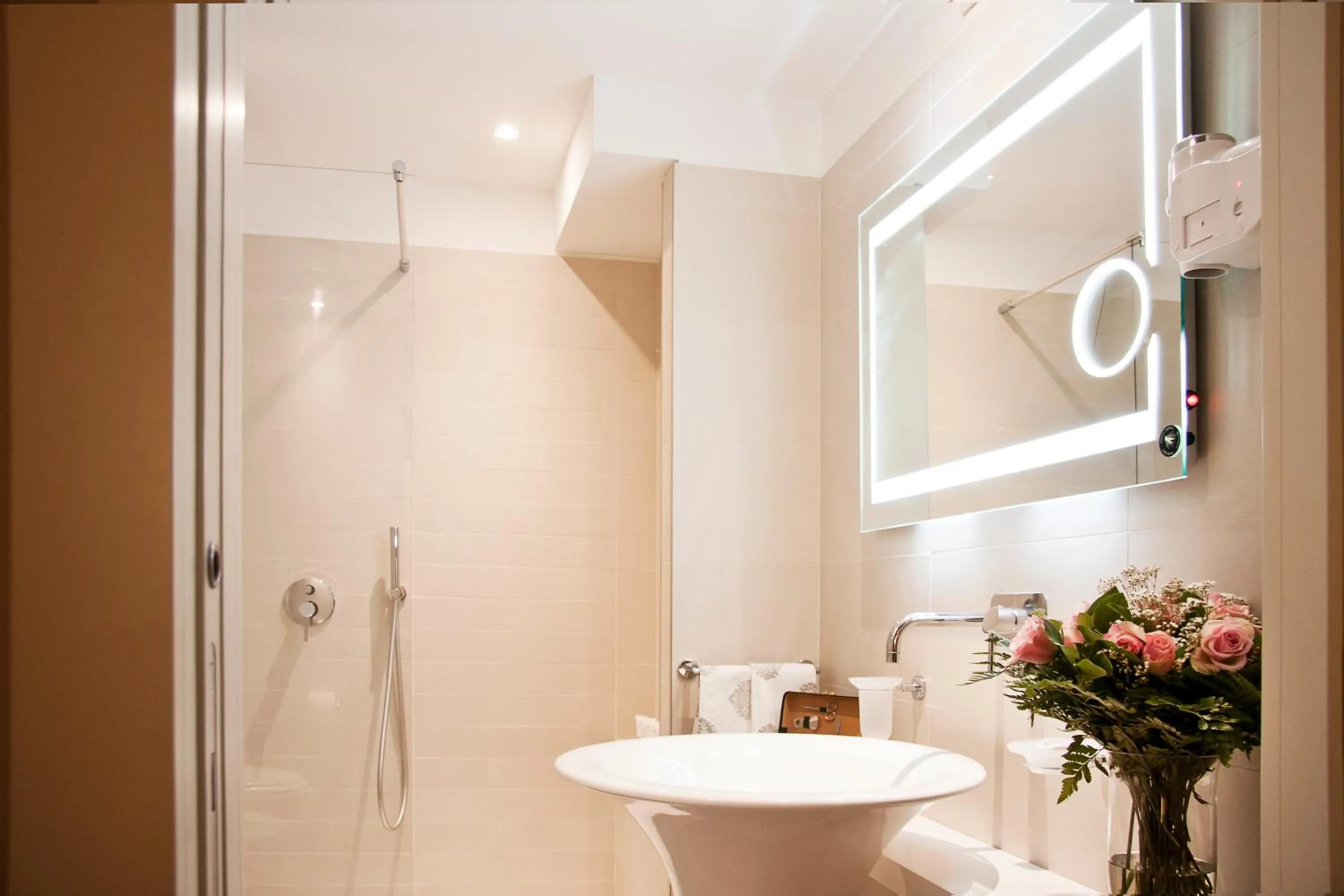 Shower in La Castellana Loft Hotel