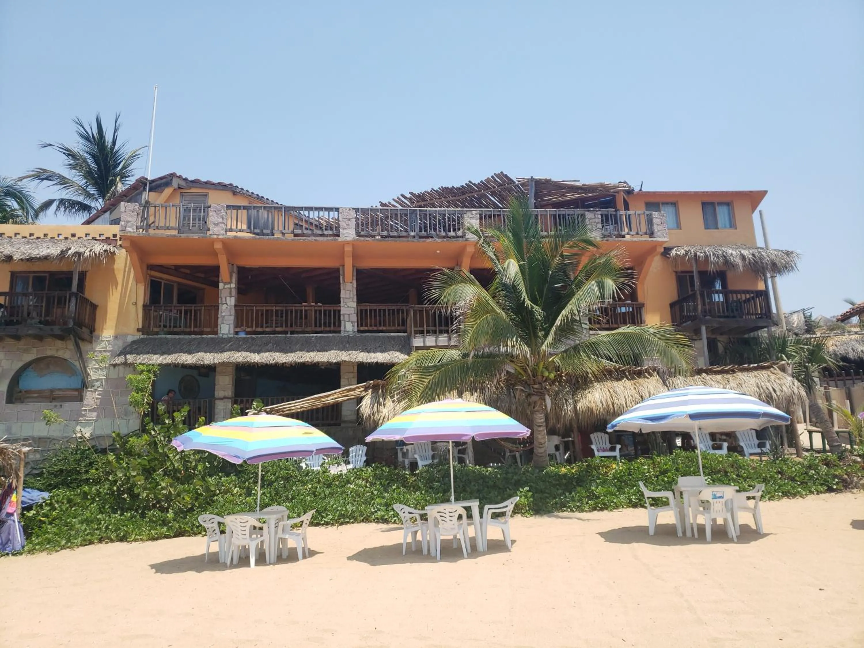 Property building in Hotel Paraíso del Pescador by Rotamundos