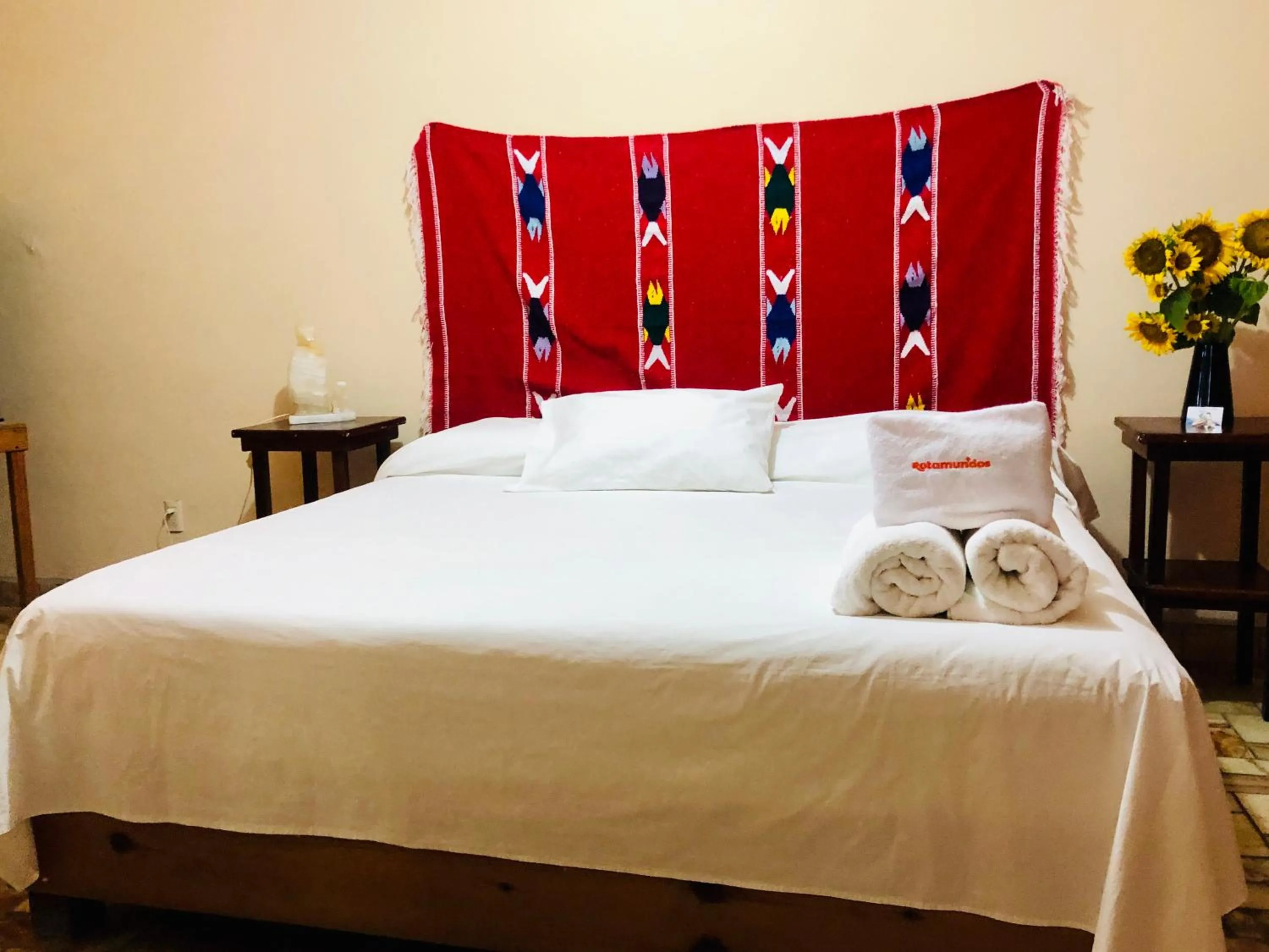 Bed in Hotel Paraíso del Pescador by Rotamundos