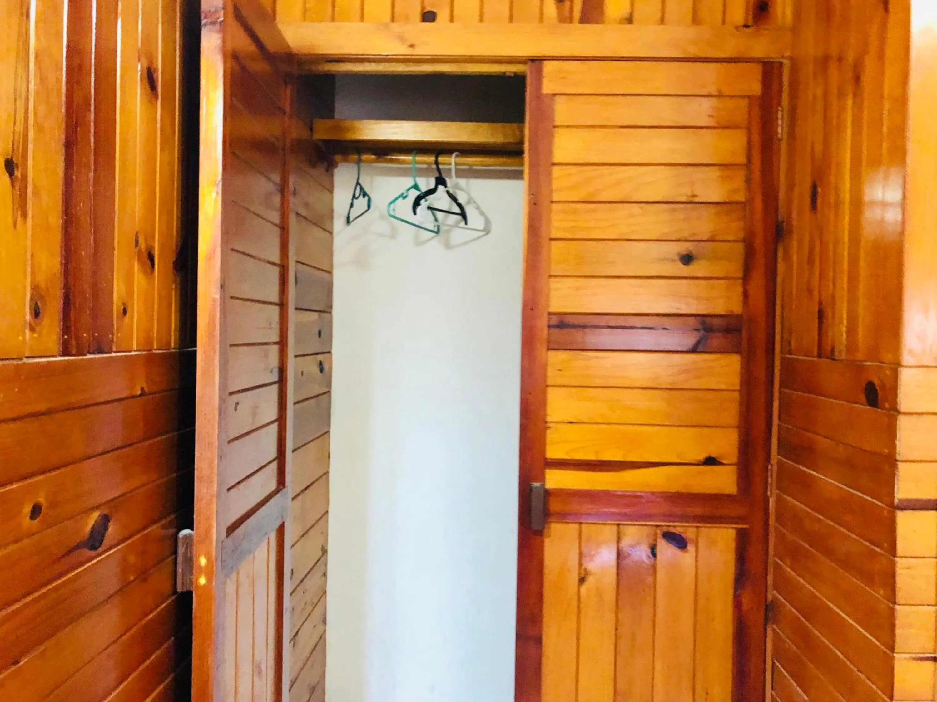 wardrobe in Hotel Paraíso del Pescador by Rotamundos