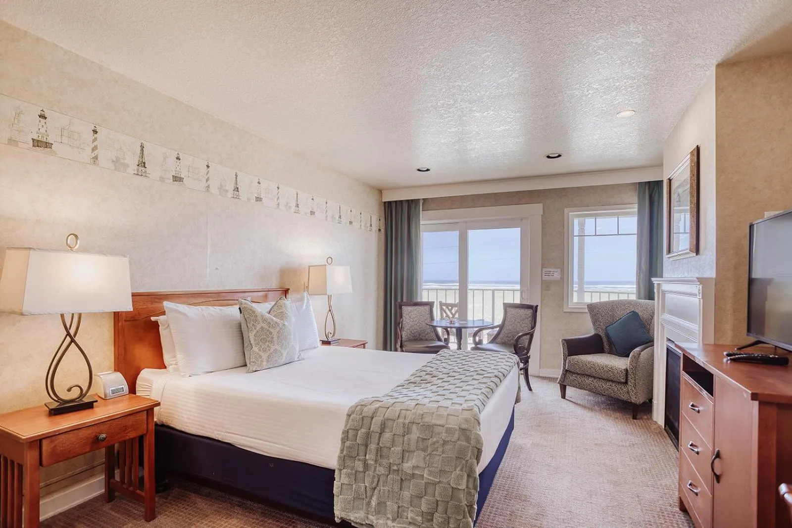 Living room, Bed in Inn of the Four Winds Seaside Oceanfront