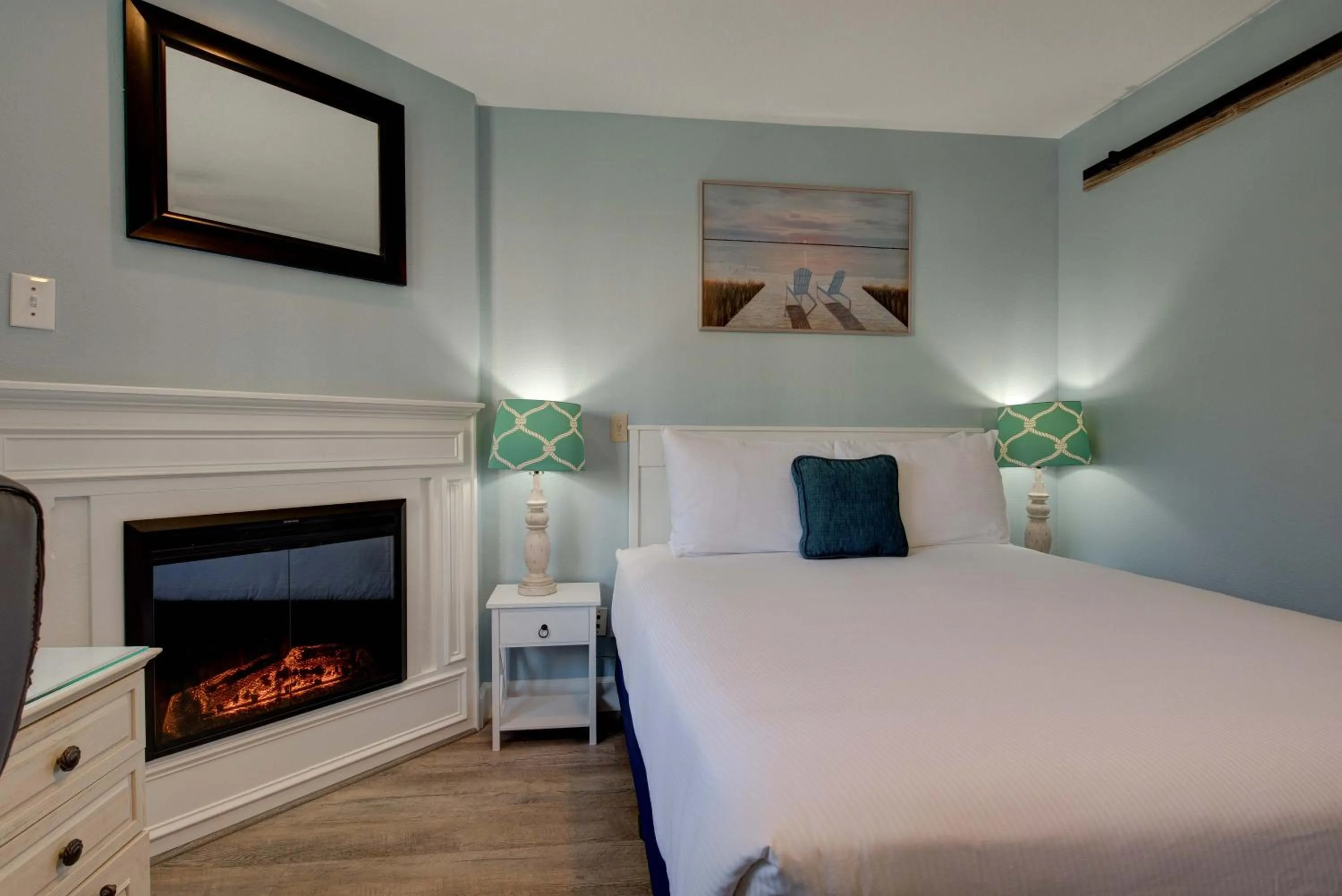 Bedroom, Bed in Inn of the Four Winds Seaside Oceanfront