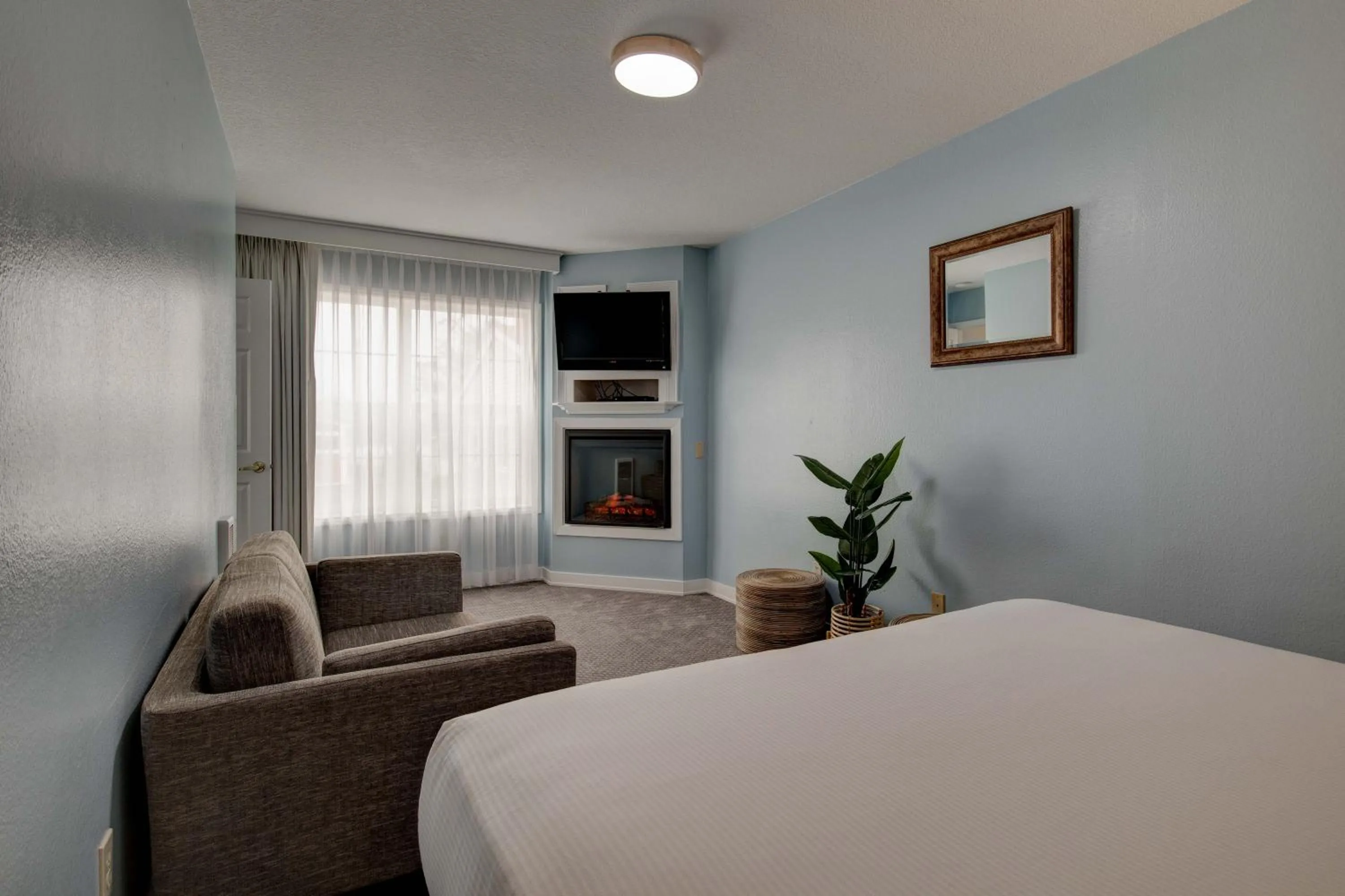 Bedroom, Bed in Inn of the Four Winds Seaside Oceanfront