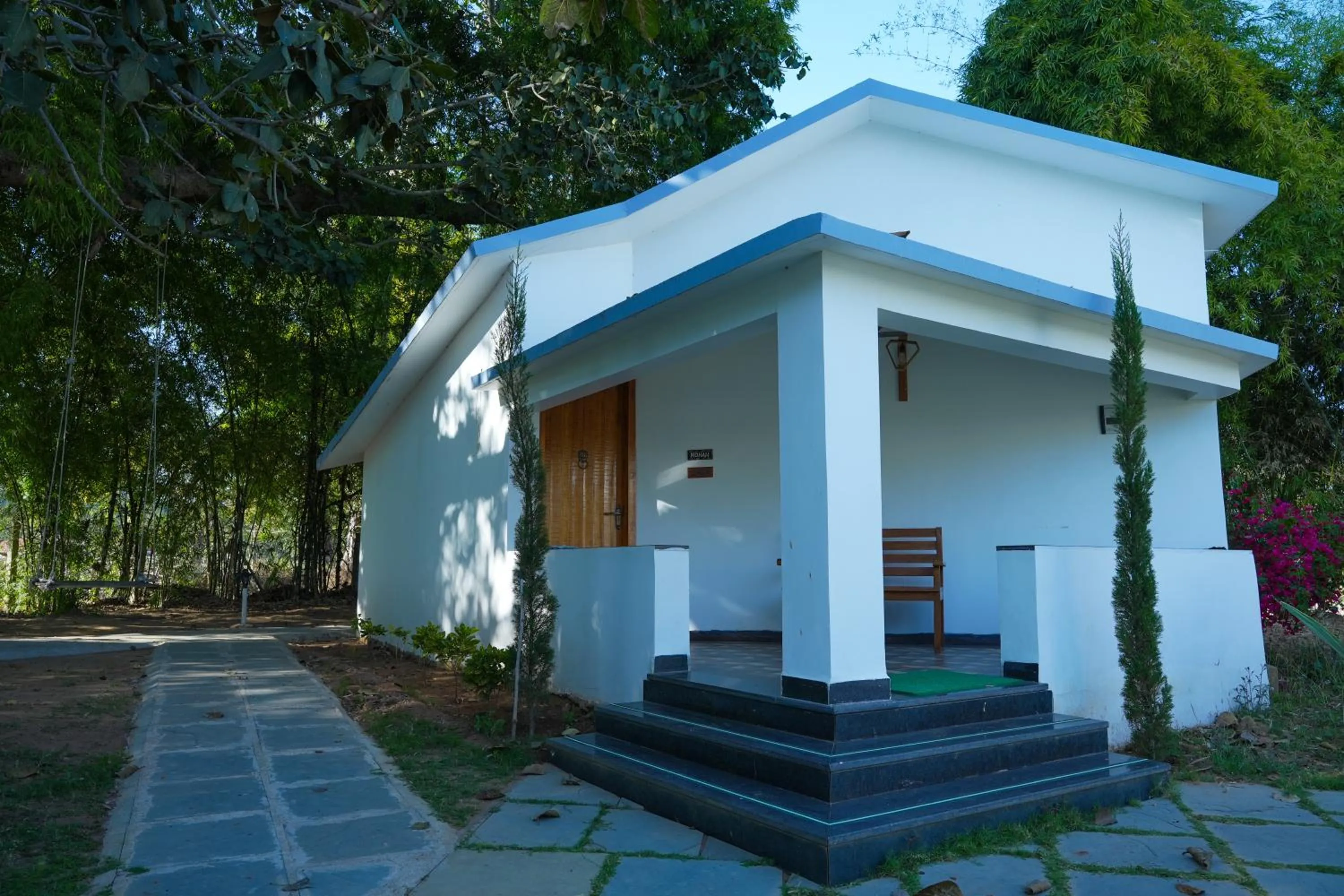 Facade/entrance in Olive