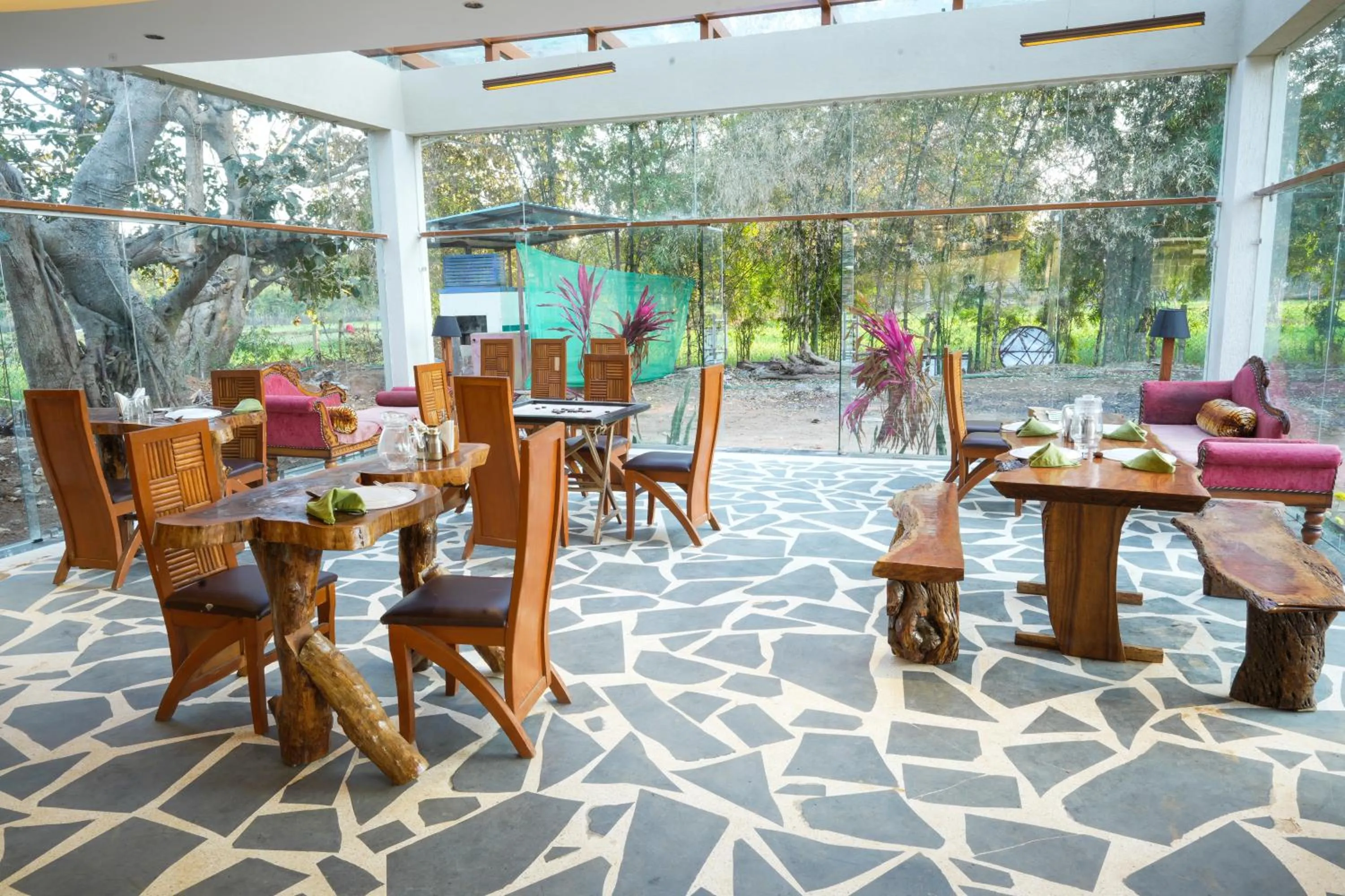 Restaurant/places to eat in Olive