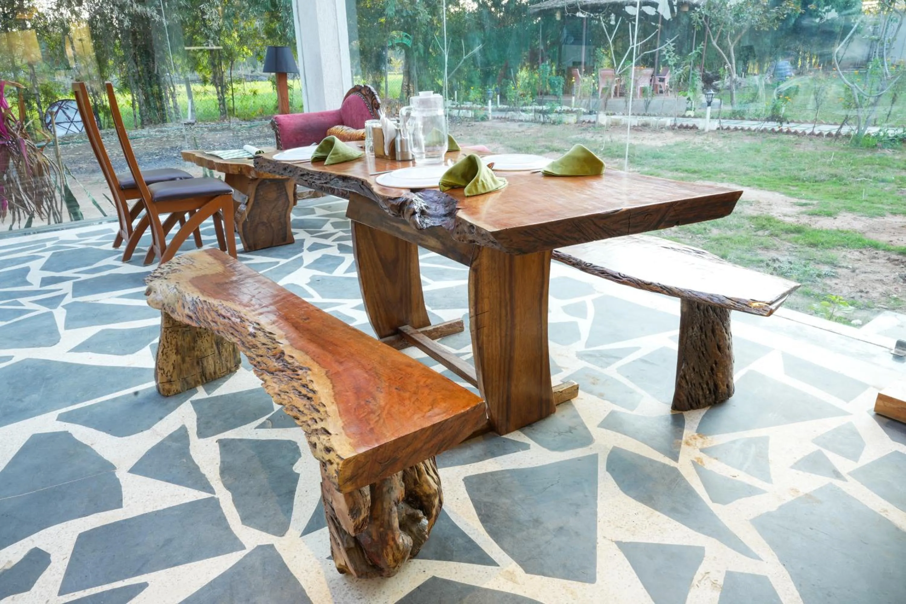 Restaurant/places to eat in Olive