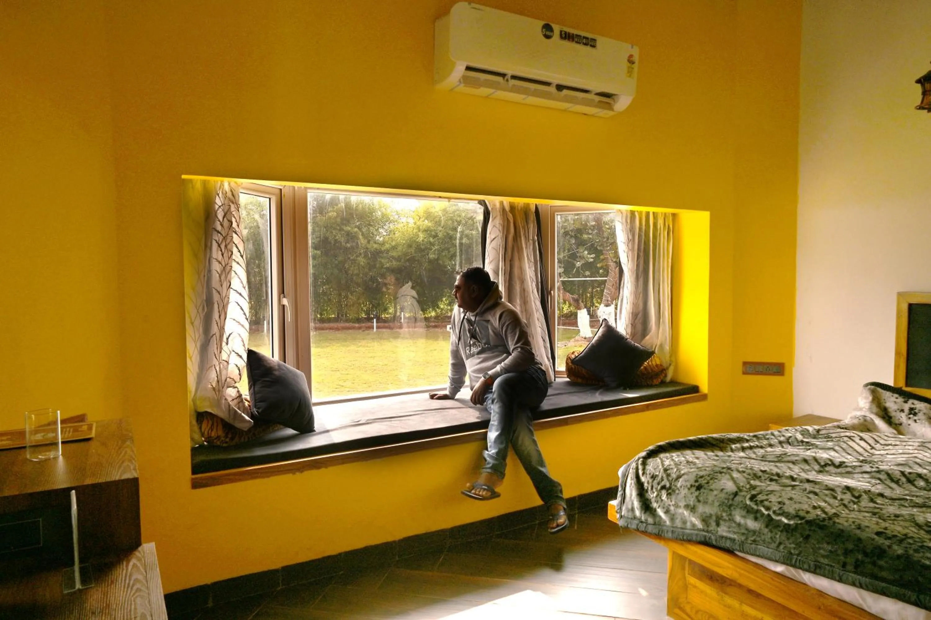 People, Bed in Olive