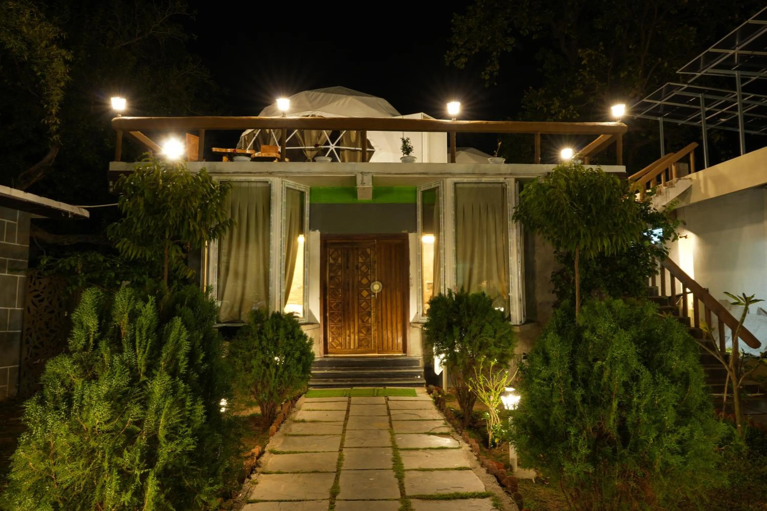 Facade/entrance in Olive