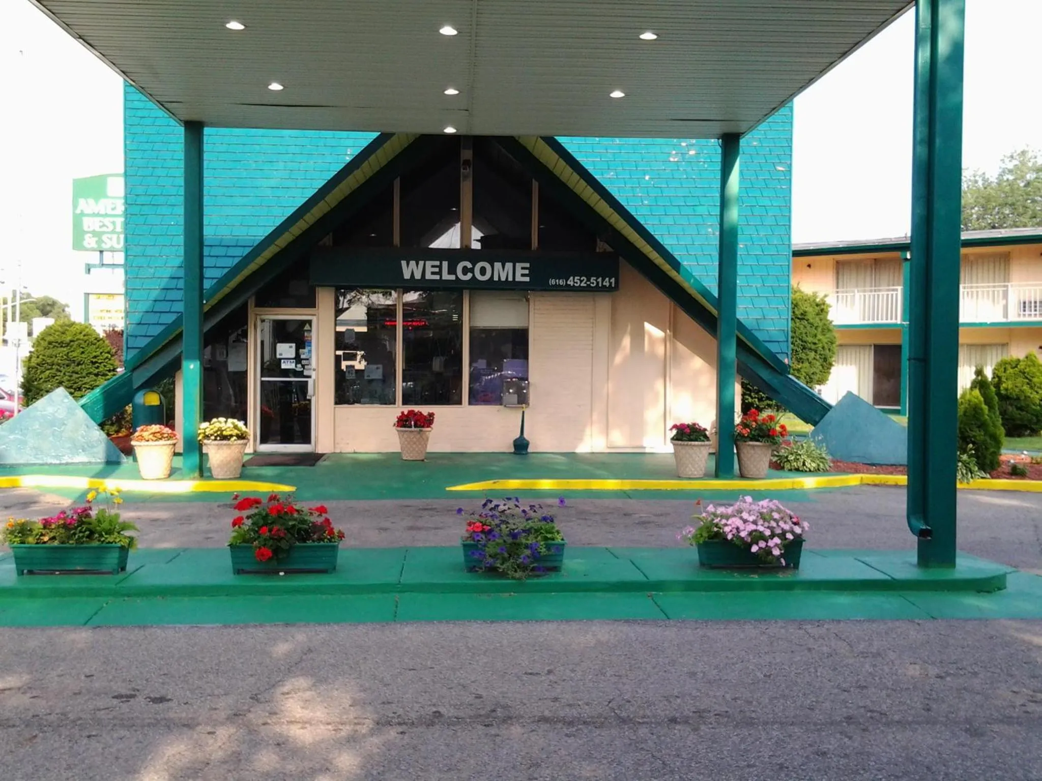 Facade/entrance in Budgetel Inn & Suites Hotel