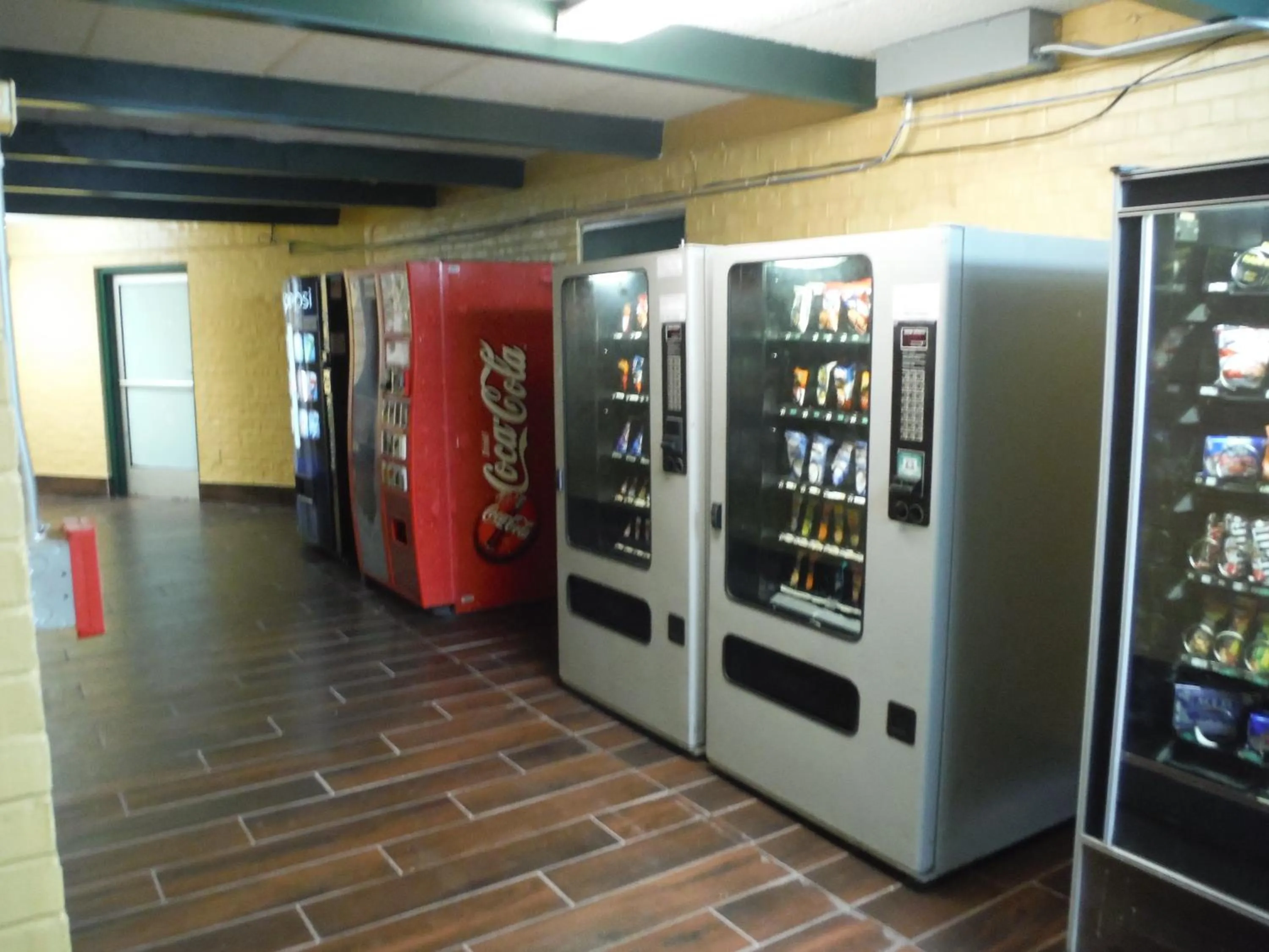 Food and drinks in Budgetel Inn & Suites Hotel