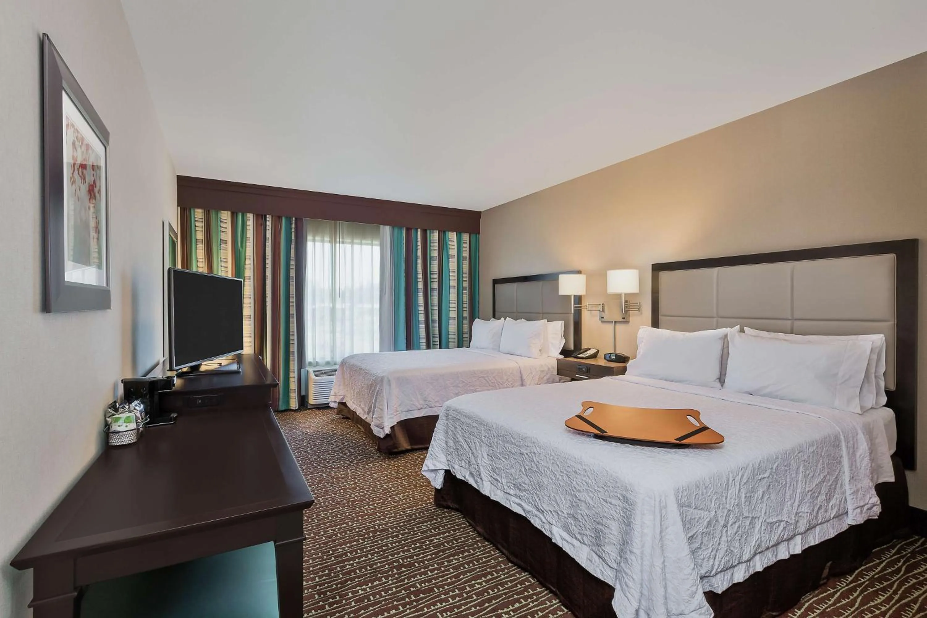 Bed in Hampton Inn & Suites Bend