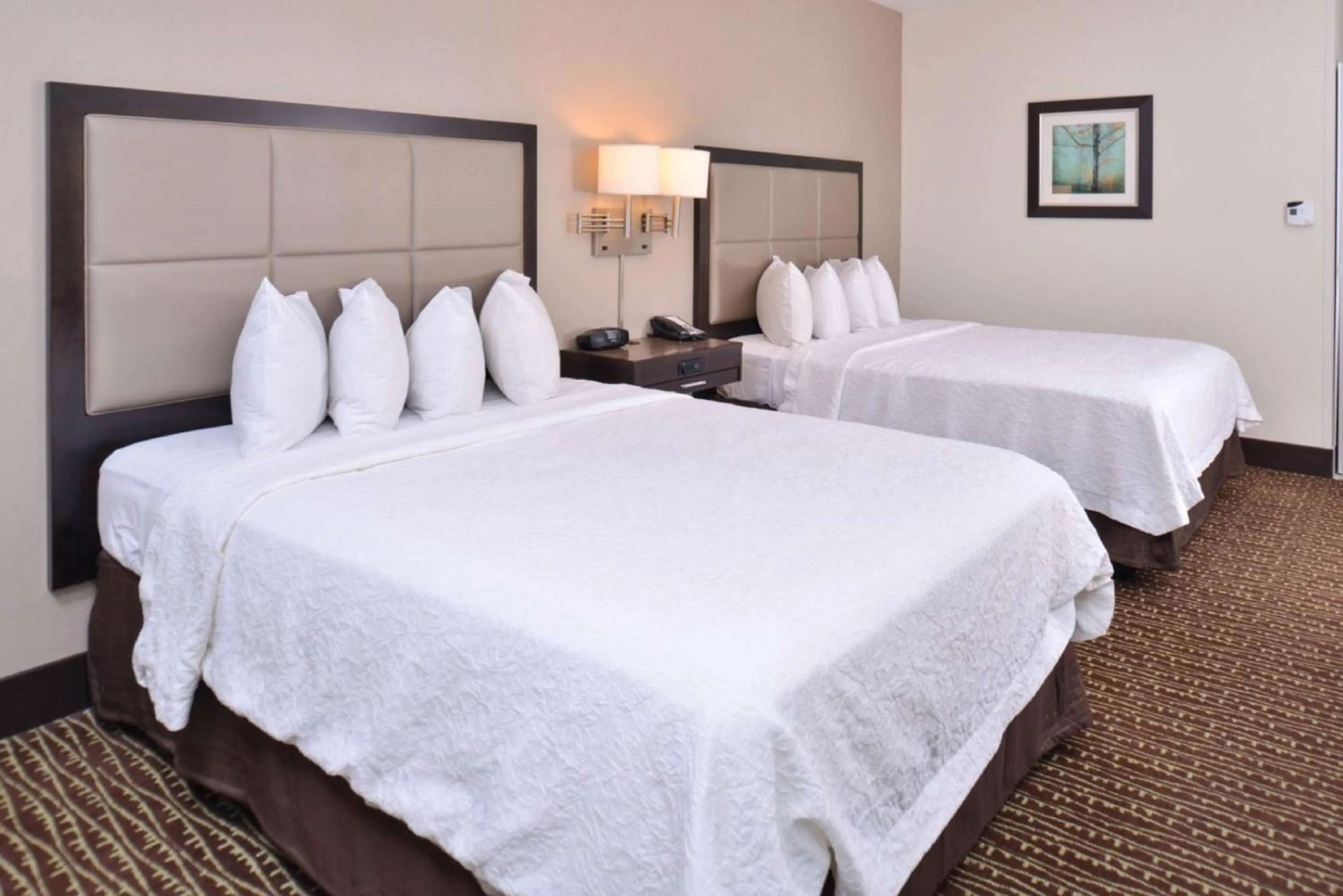 Bed in Hampton Inn & Suites Bend