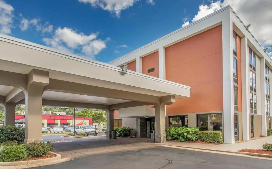 Parking, Property Building in Comfort Inn Jackson