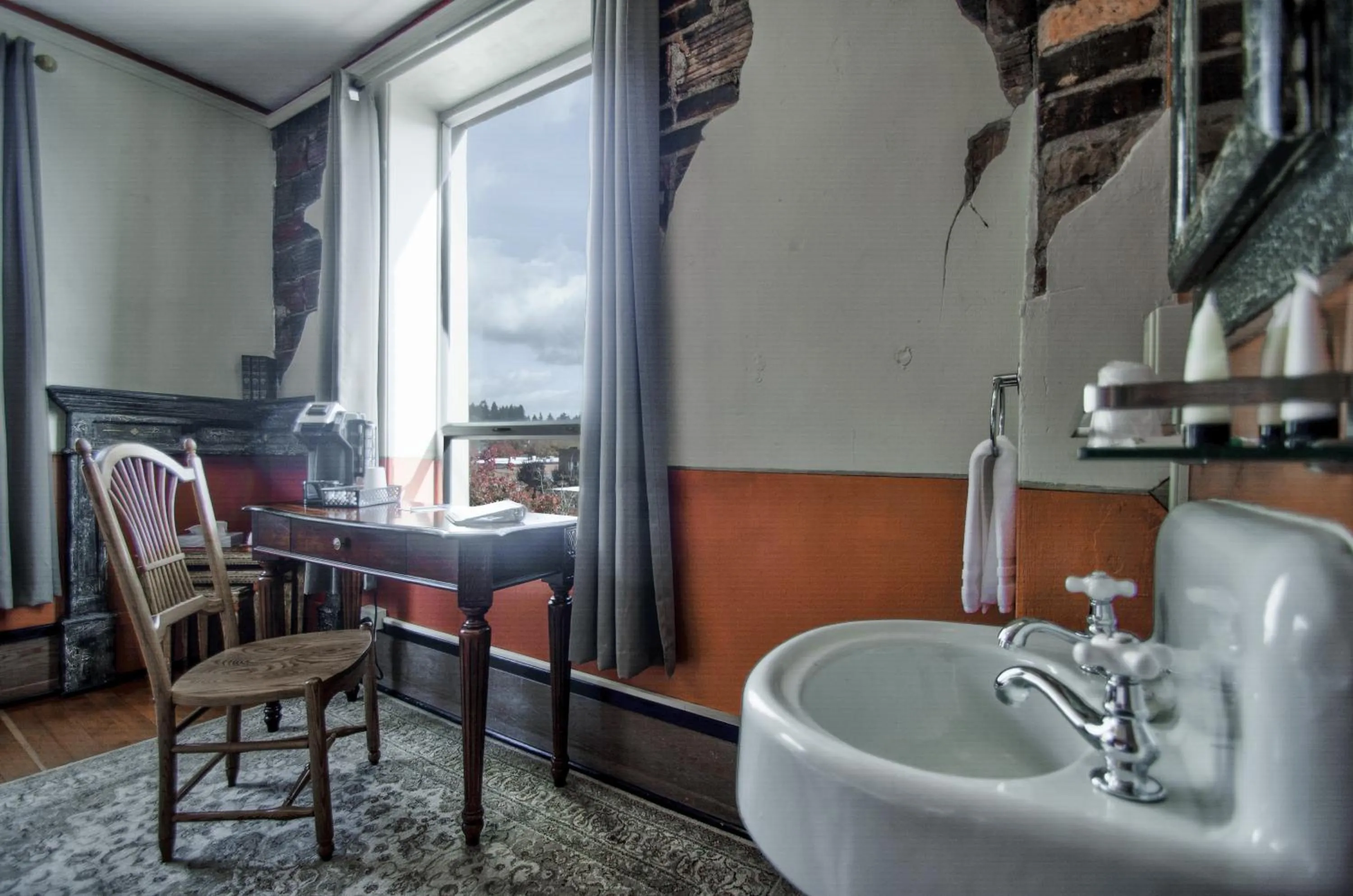 Bedroom in Centralia Square Grand Ballroom and Vintage Hotel