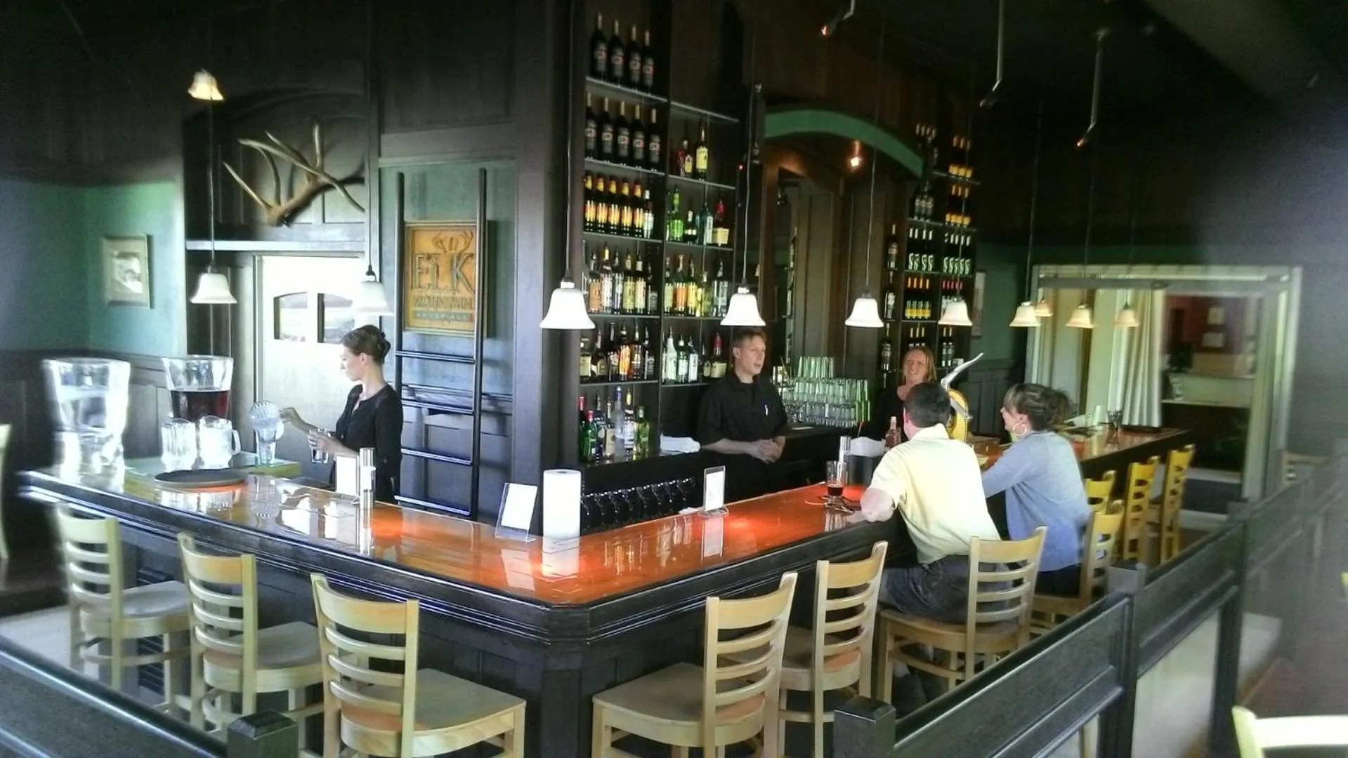 Restaurant/places to eat in Centralia Square Grand Ballroom and Vintage Hotel