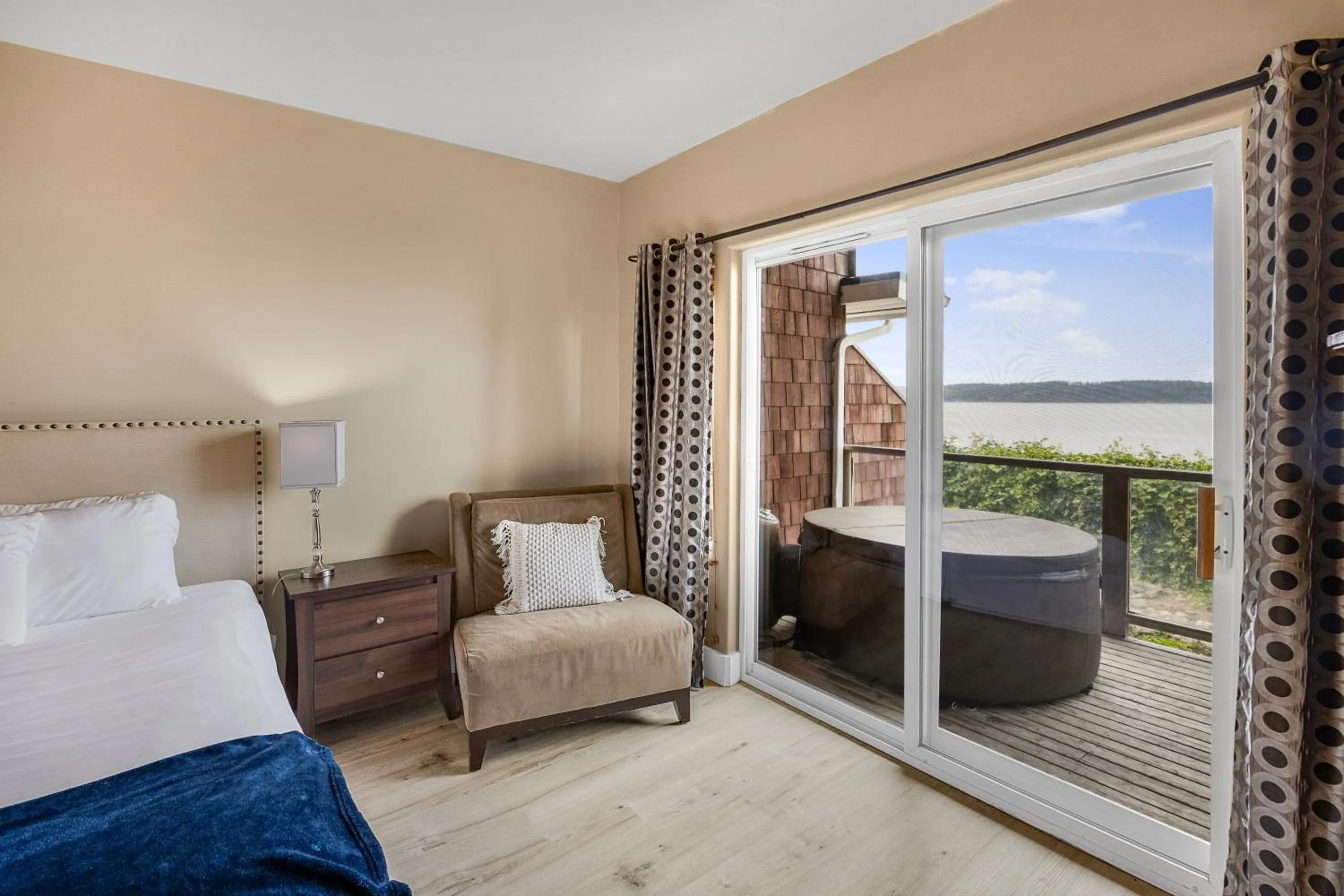 Bed in Camano Island Inn