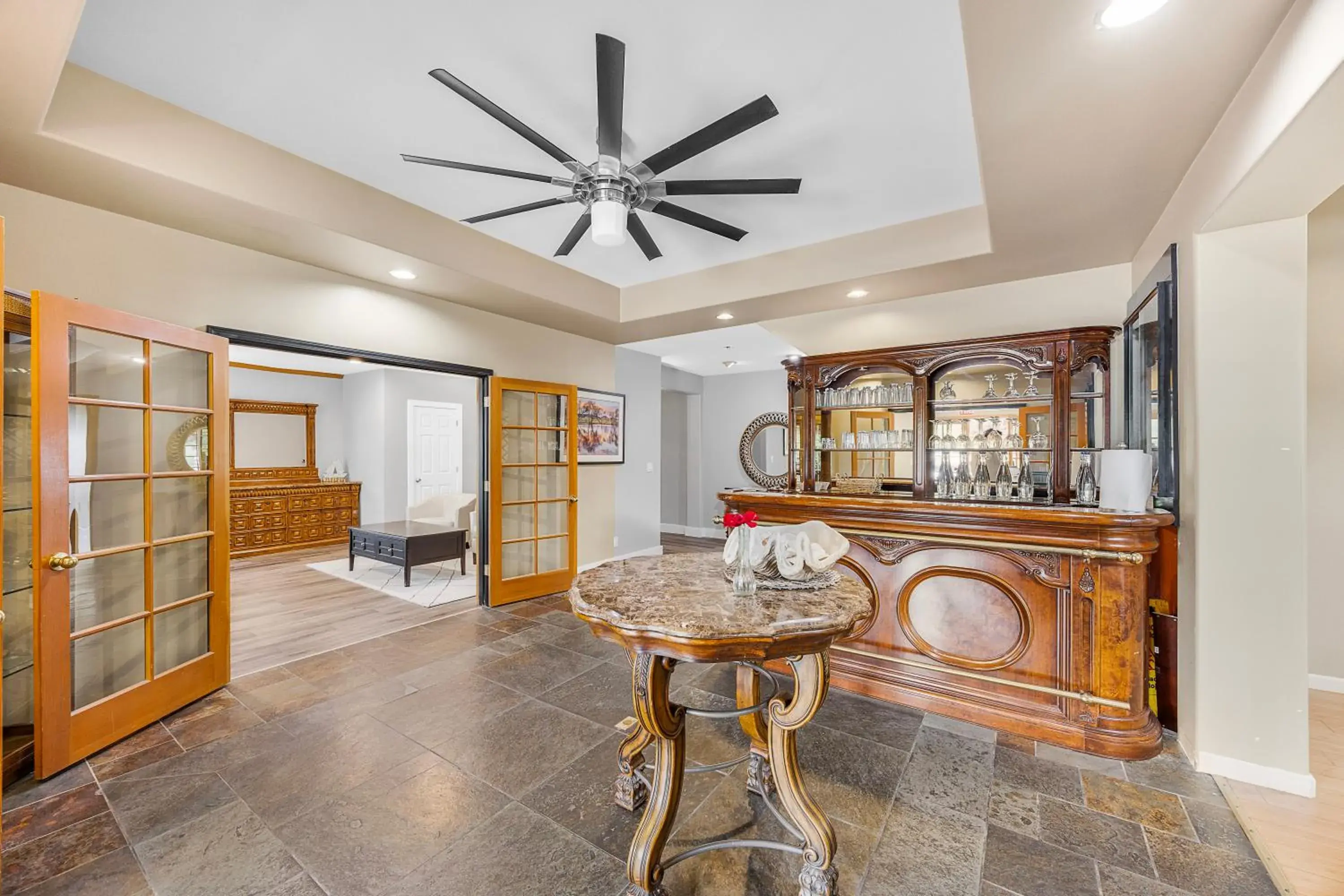 Property building in Camano Island Inn Property building in Camano Island Inn