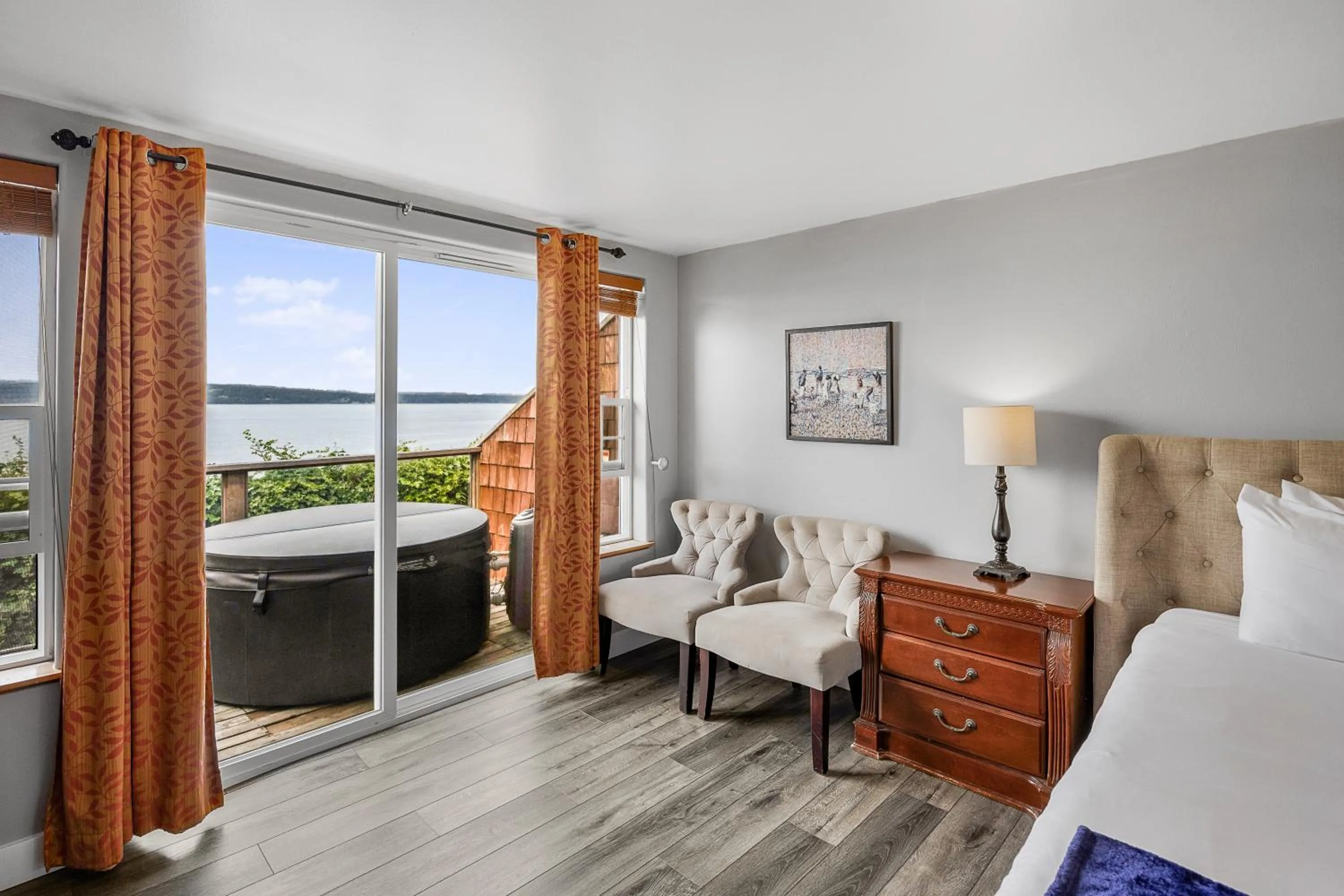 Bed in Camano Island Inn