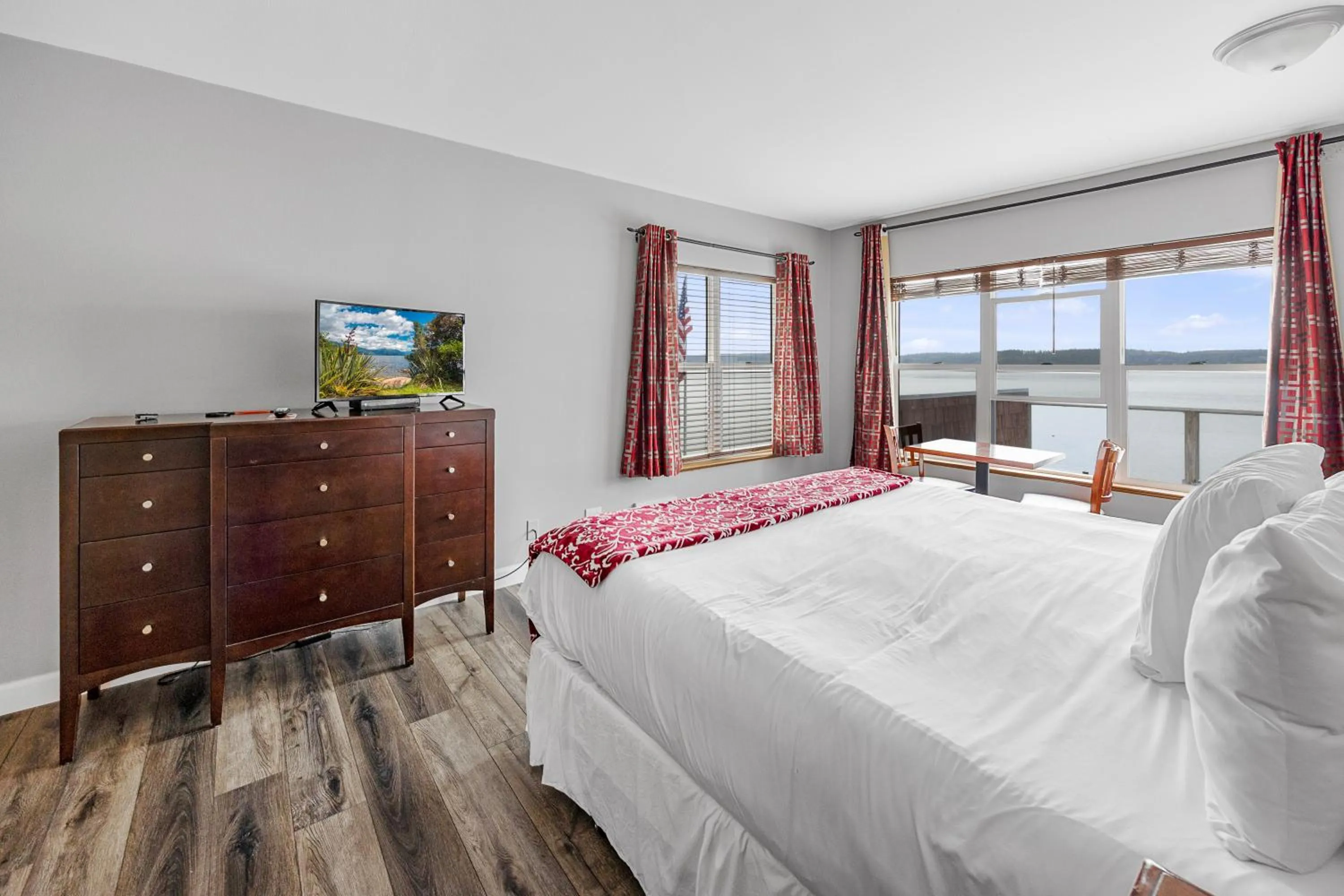 Bed in Camano Island Inn