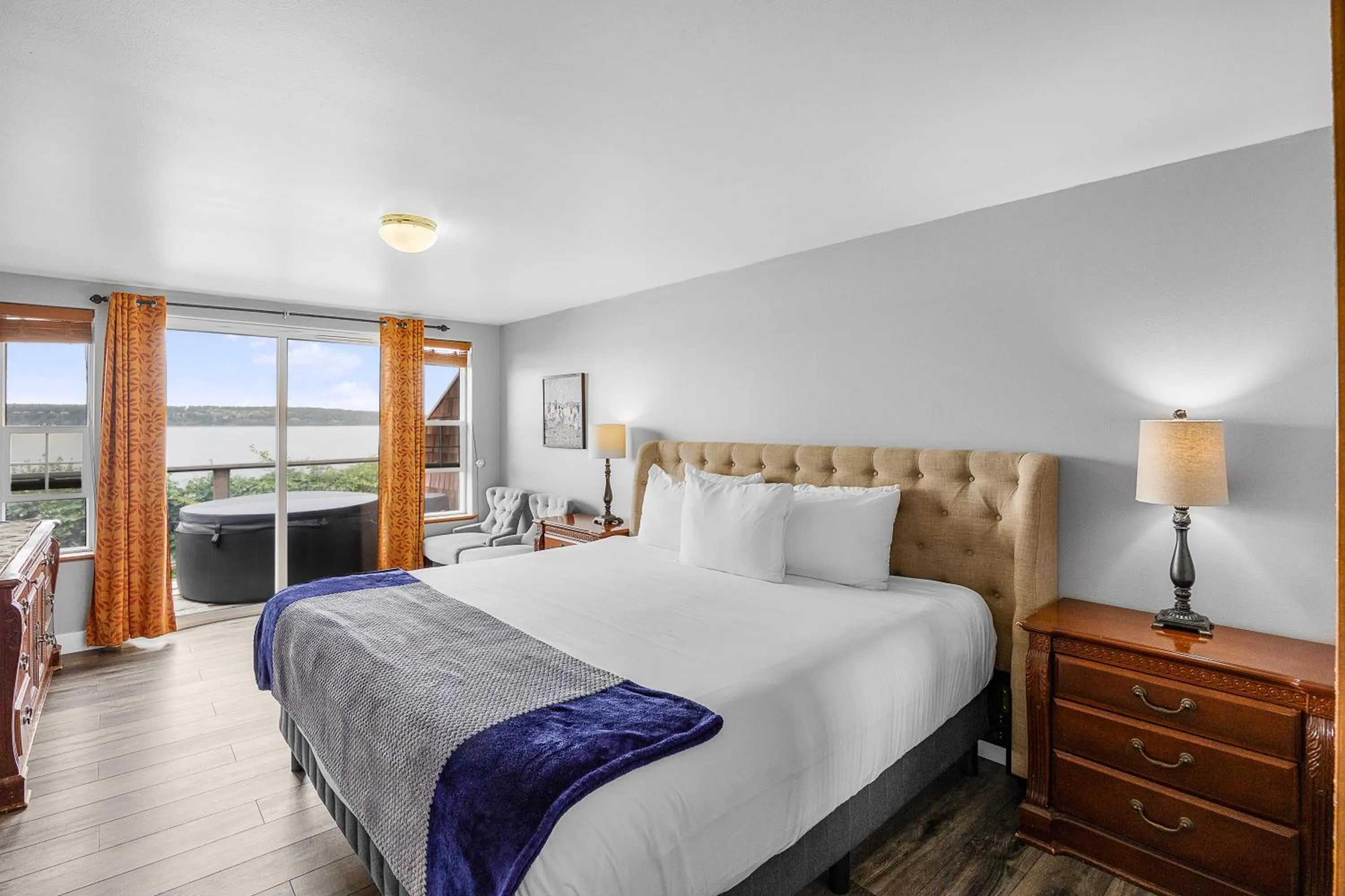 Bed in Camano Island Inn