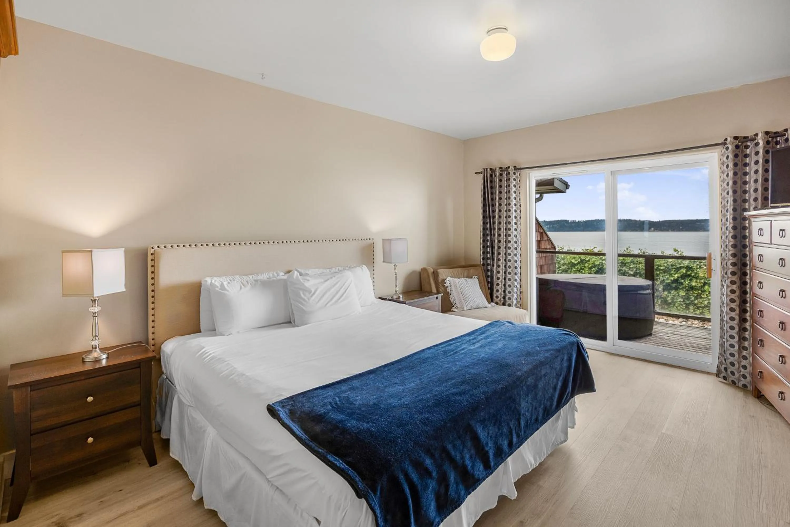 Bed in Camano Island Inn