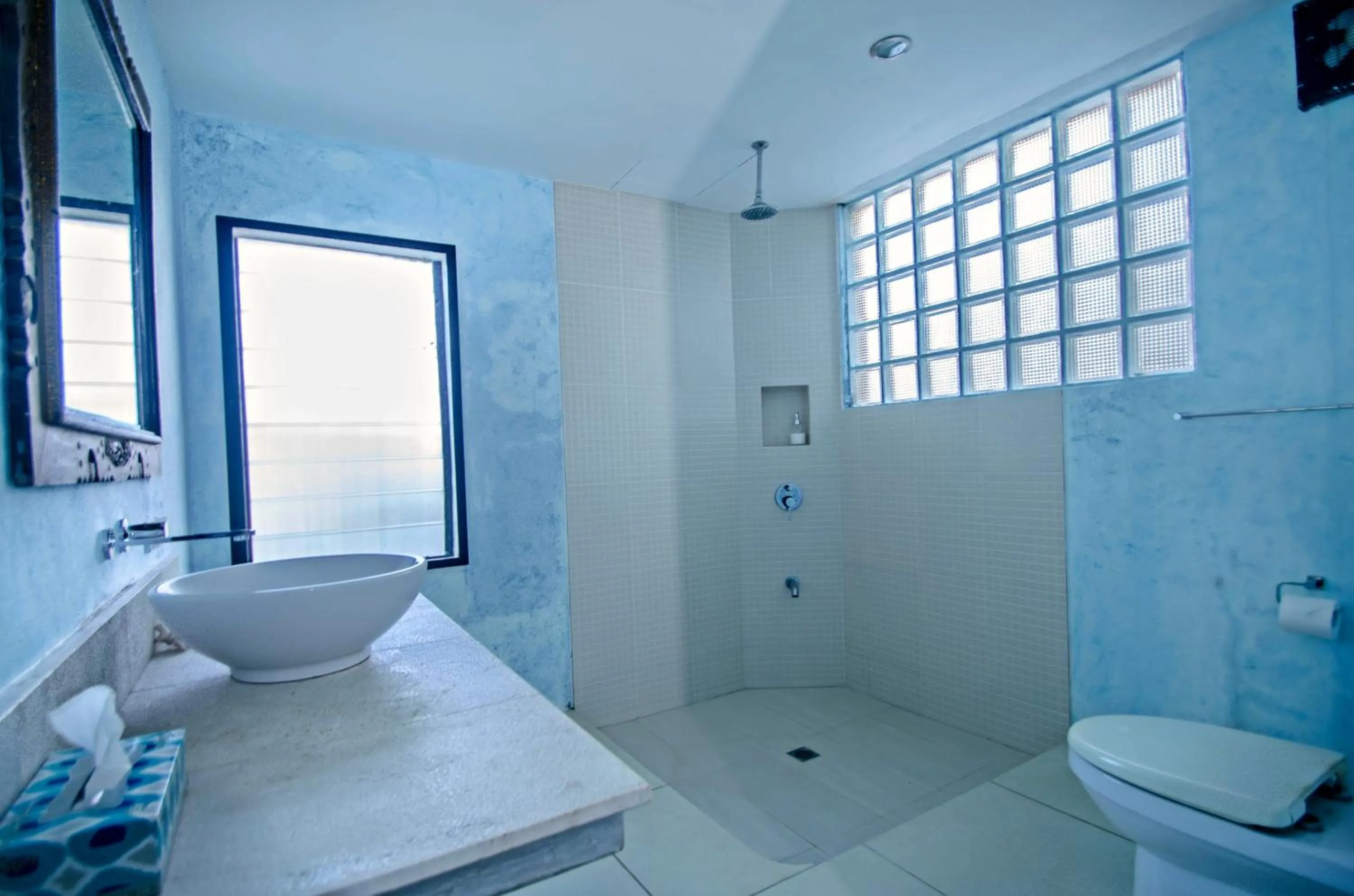 Toilet in Biancas Garden Apartments Boracay