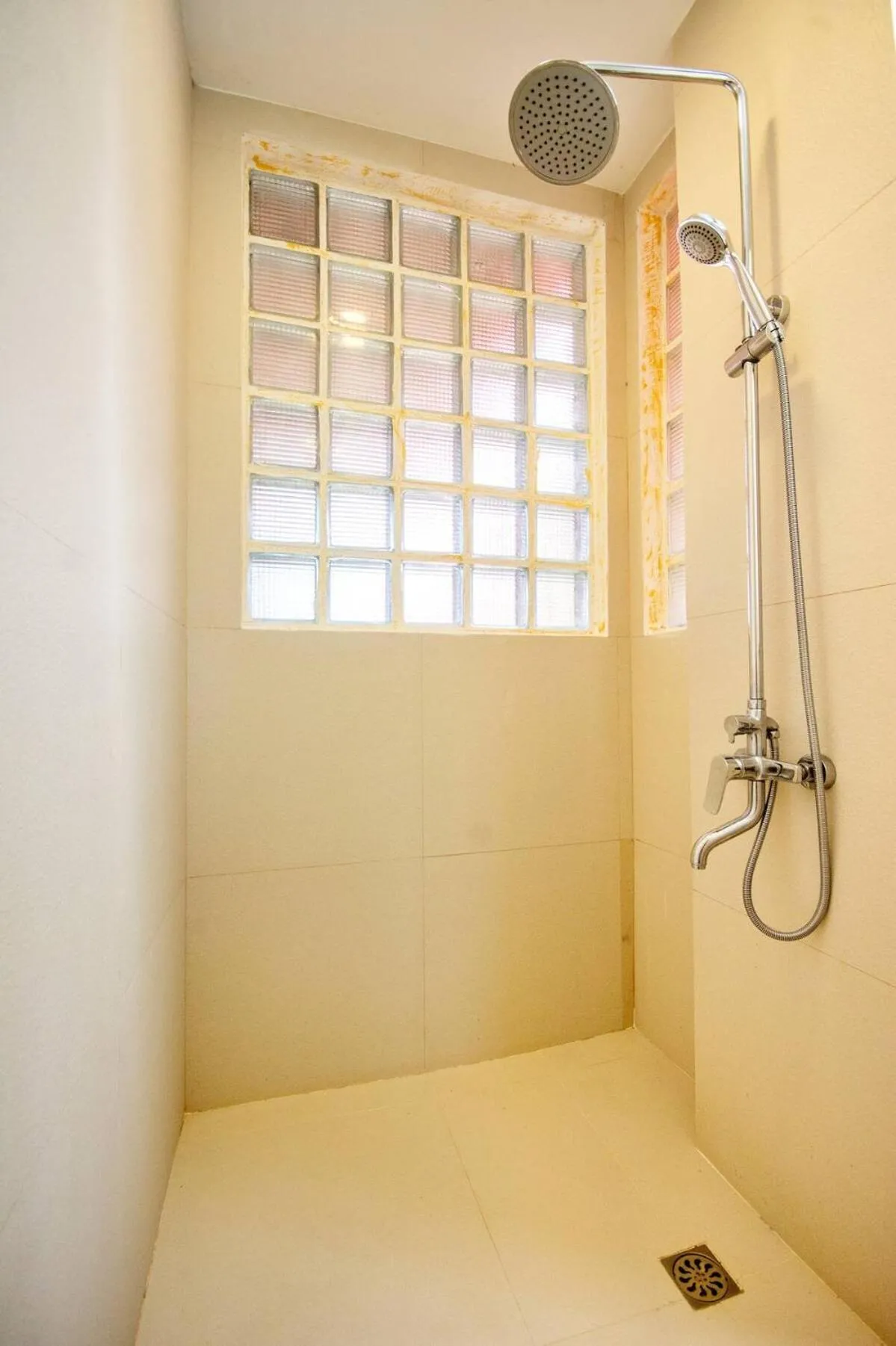 Shower in Biancas Garden Apartments Boracay