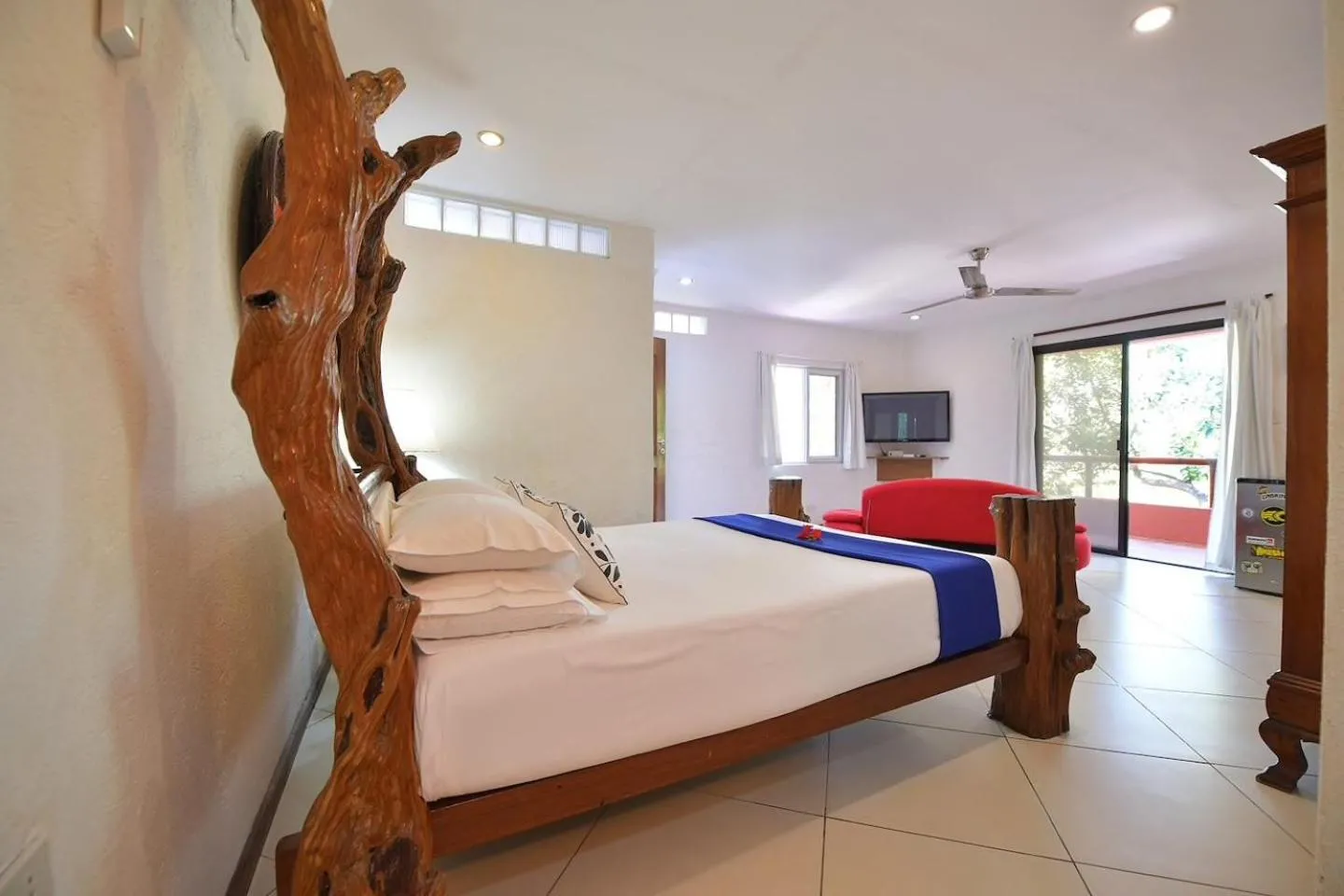 TV and multimedia, Bed in Biancas Garden Apartments Boracay