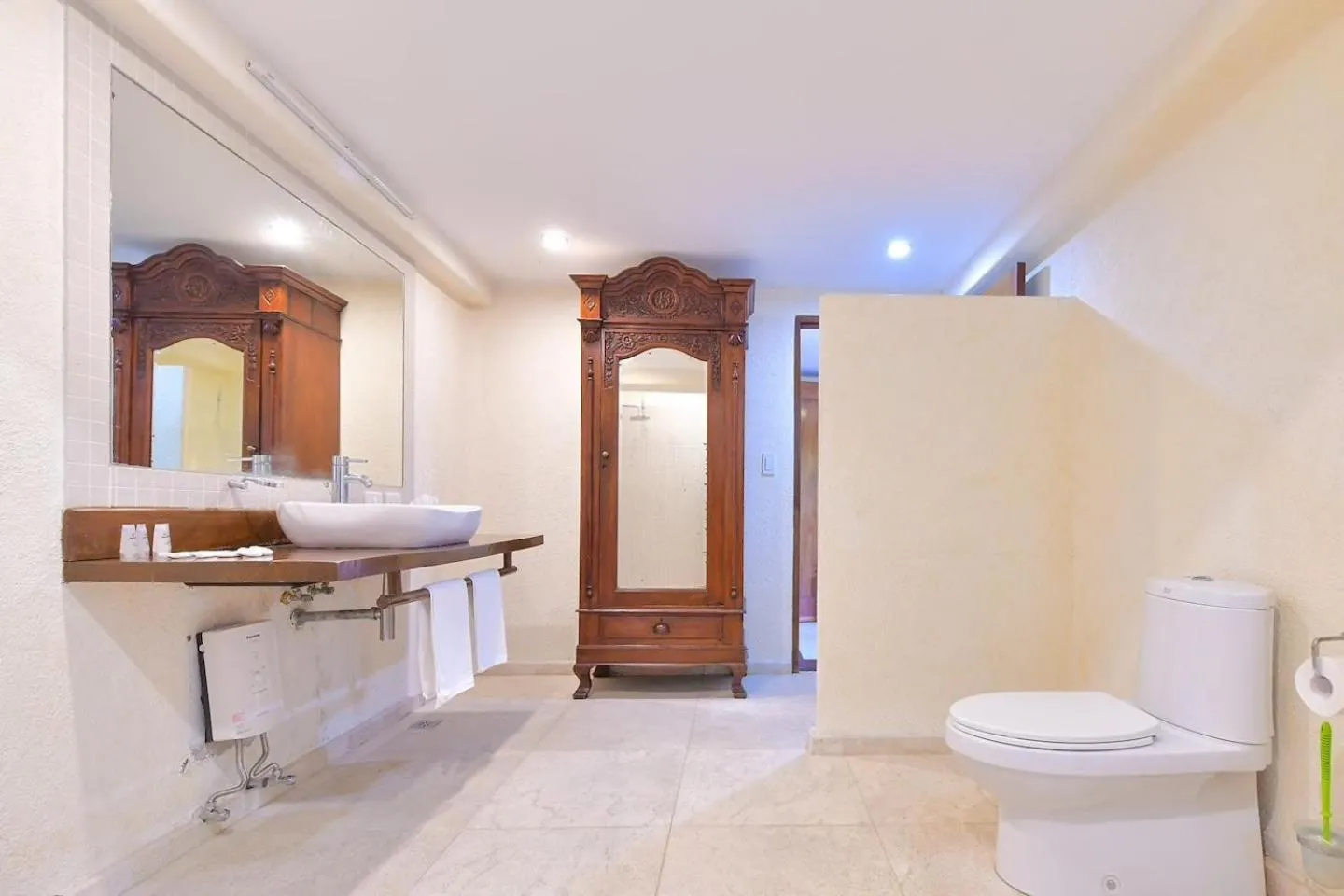Toilet in Biancas Garden Apartments Boracay
