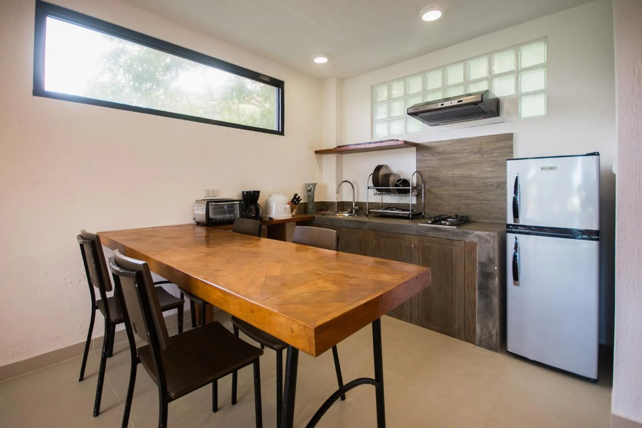 Kitchen or kitchenette in Biancas Garden Apartments Boracay