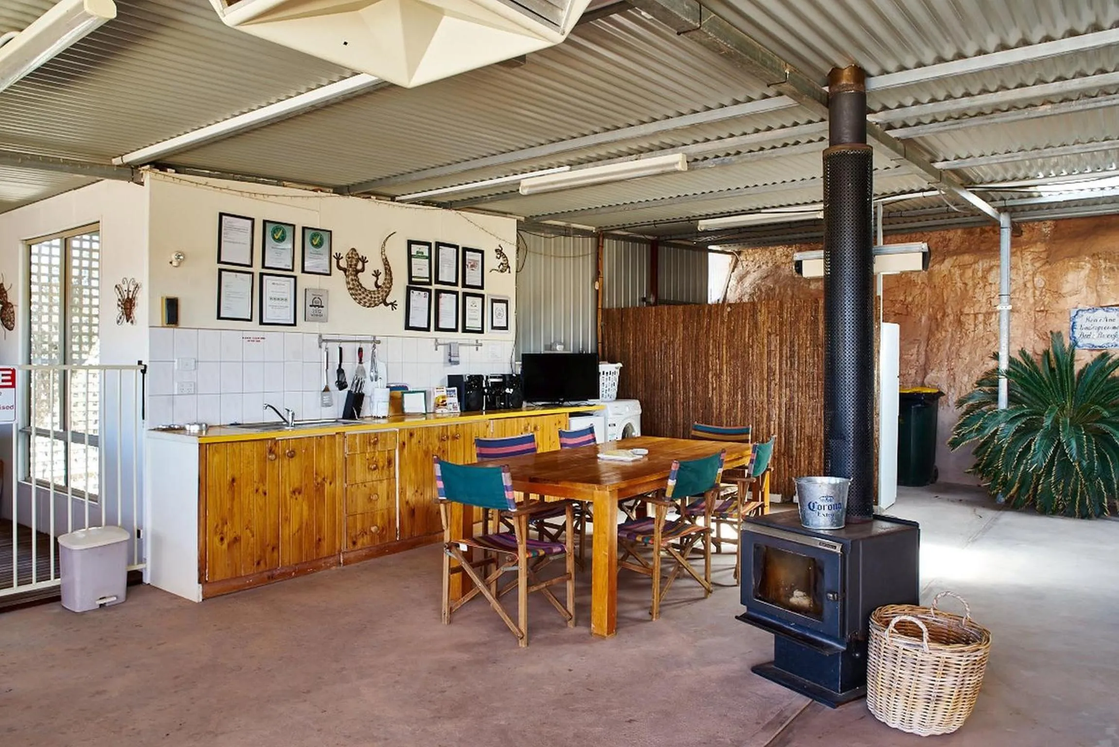 BBQ facilities in Underground Bed & Breakfast