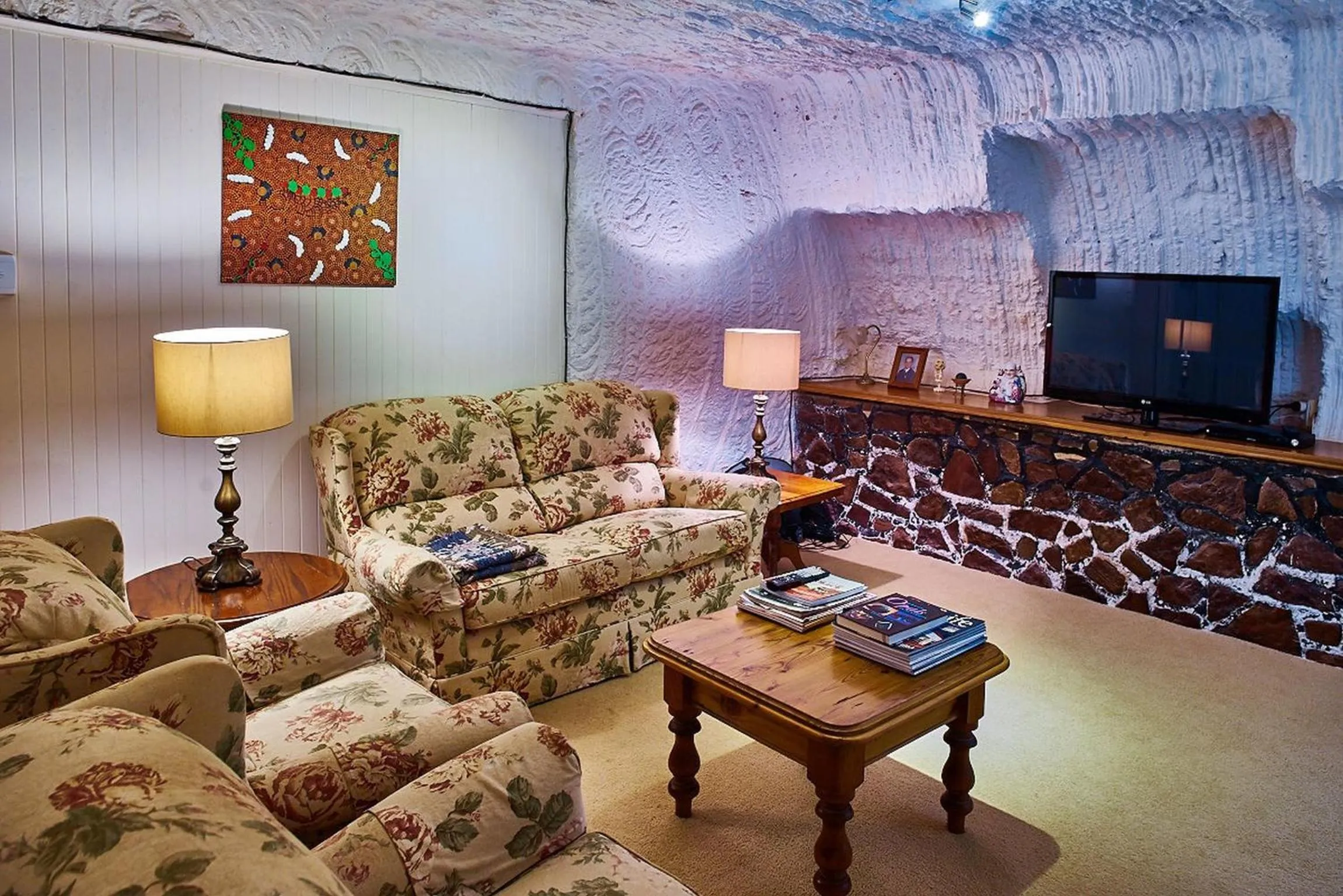 Lounge or bar in Underground Bed & Breakfast