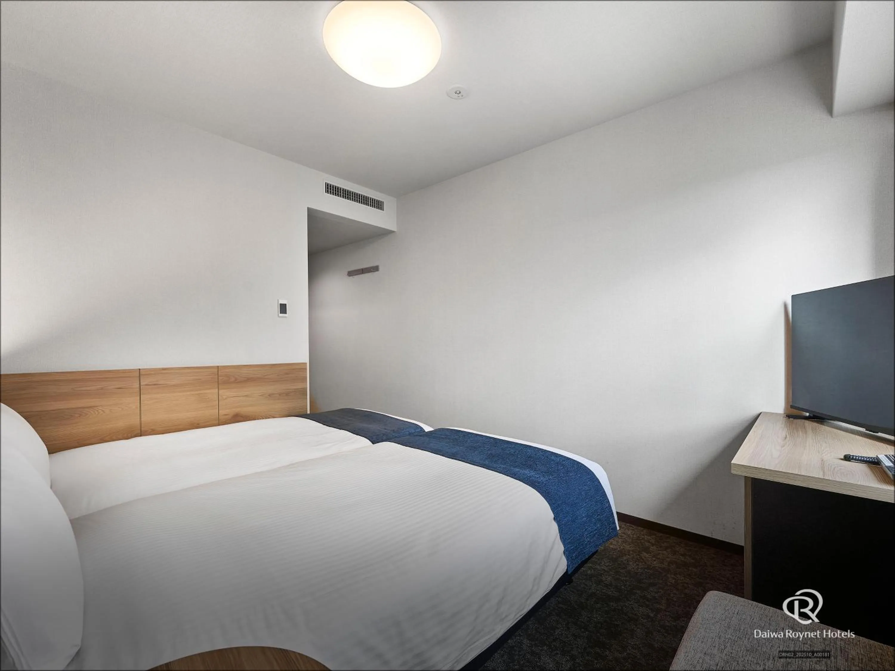 Bed in Daiwa Roynet Hotel Tokyo Akabane