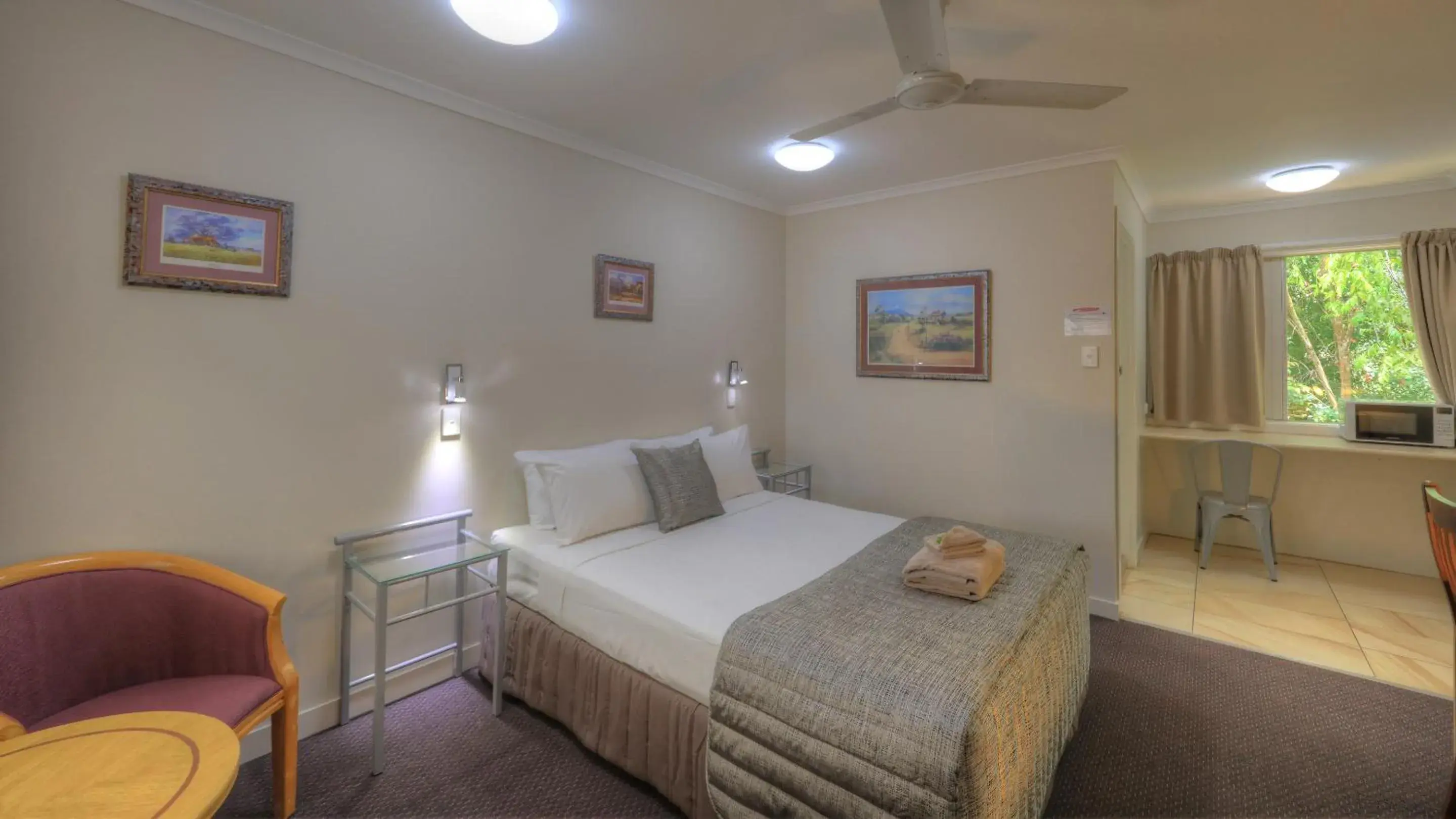 Deluxe Queen Room in Atherton Hinterland Motel Deluxe Queen Room in Atherton Hinterland Motel