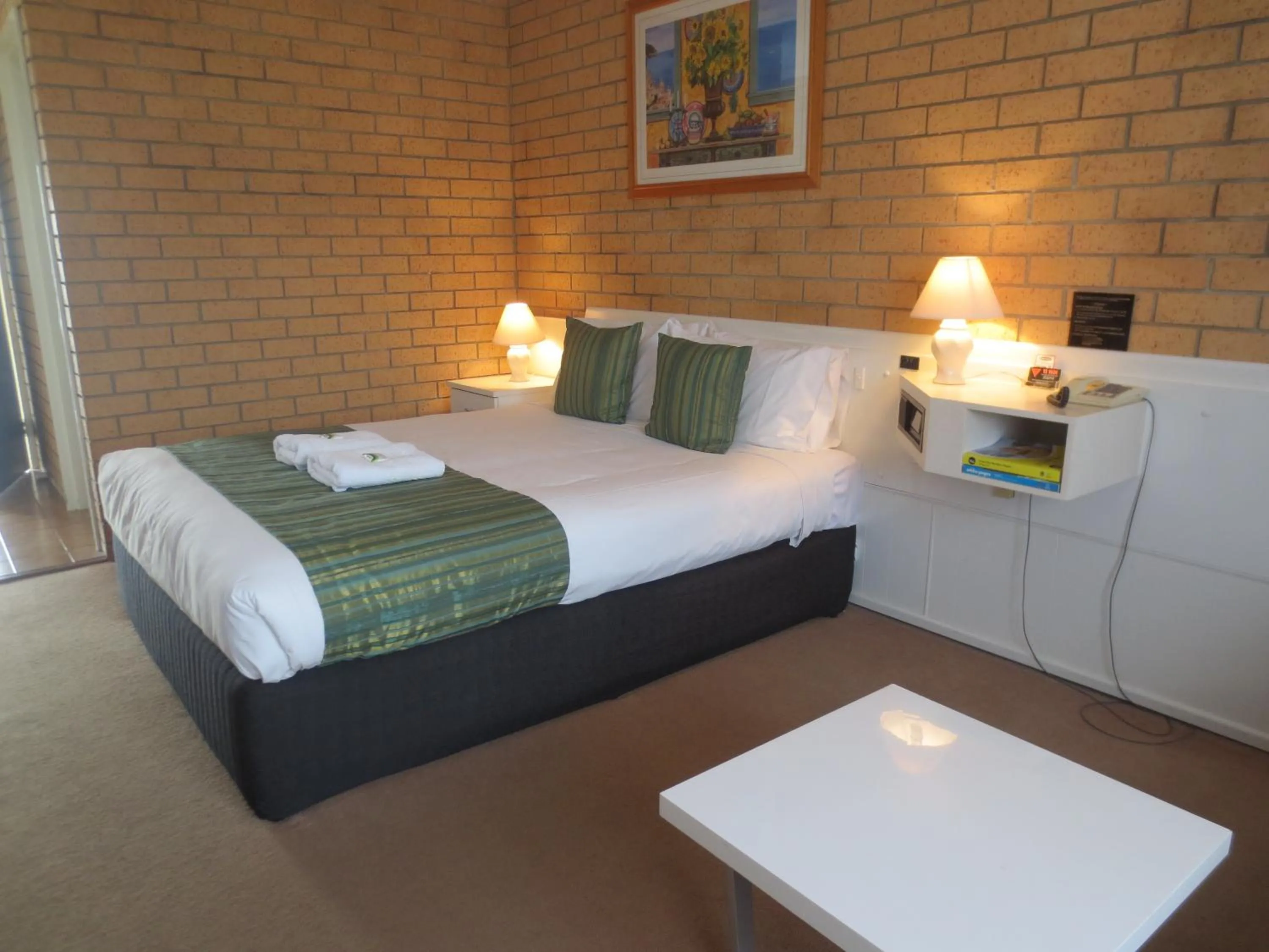 Bed in Aspley Pioneer Motel