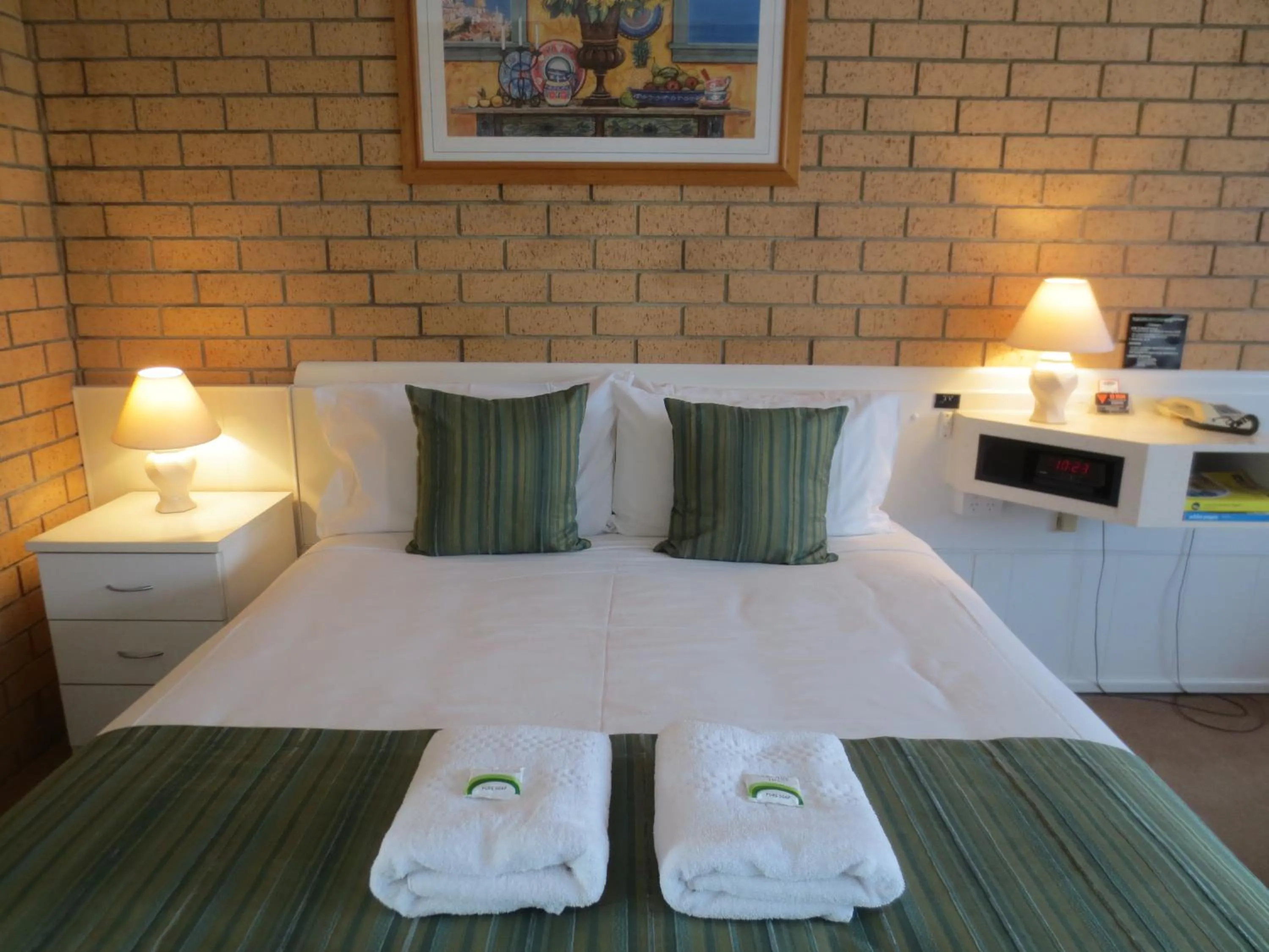 Bed in Aspley Pioneer Motel