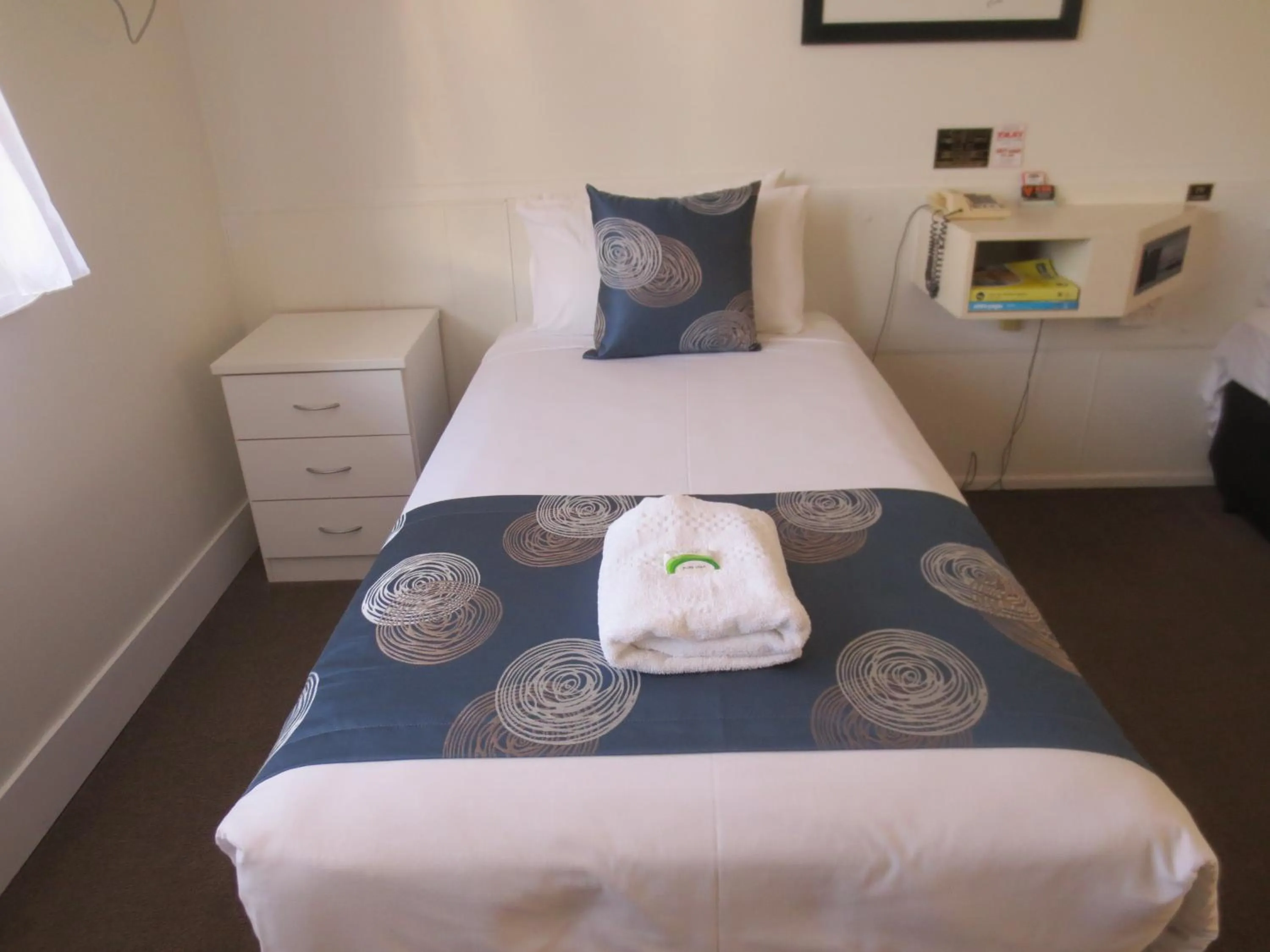 Bed in Aspley Pioneer Motel