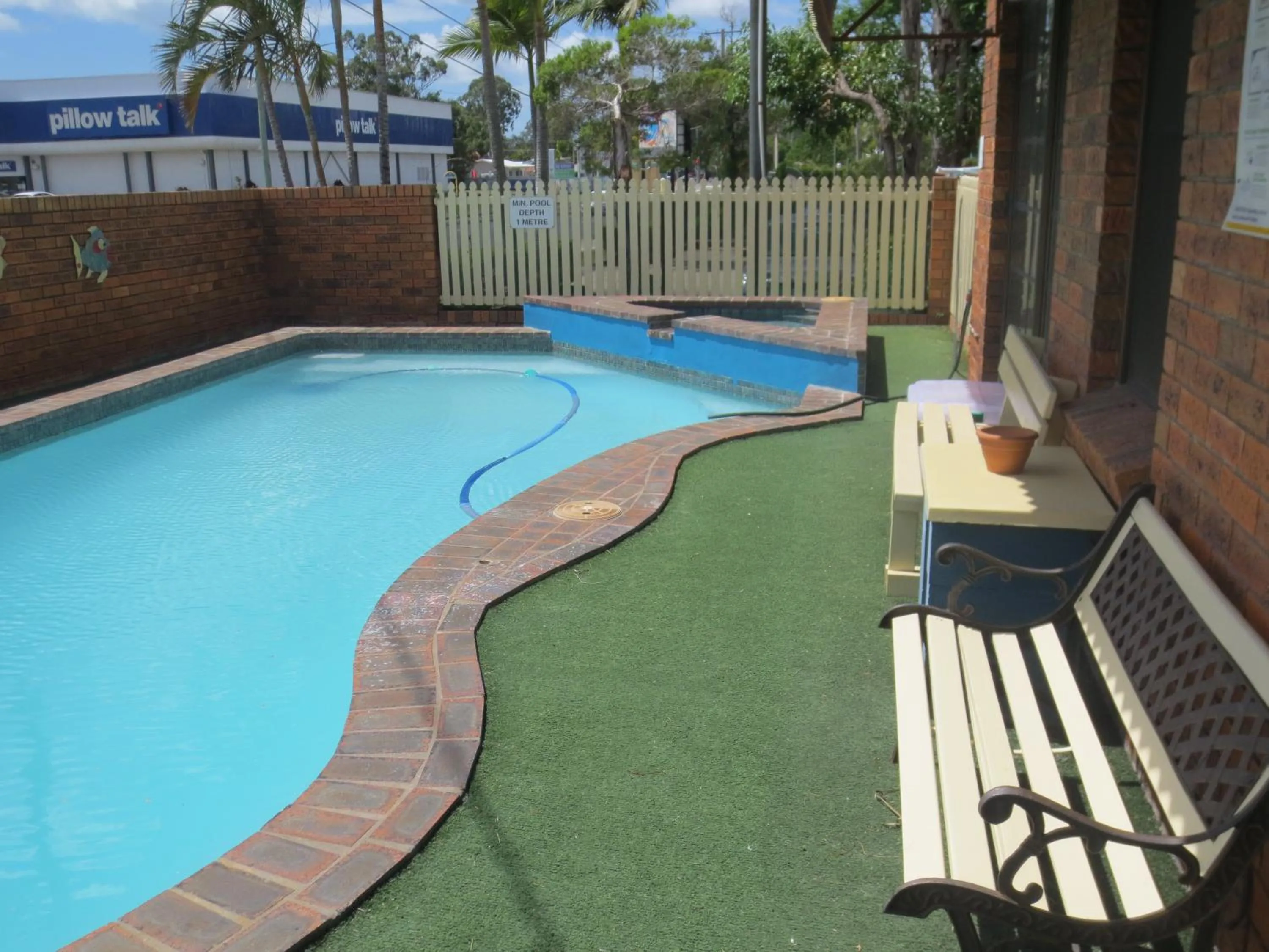 Swimming pool in Aspley Pioneer Motel