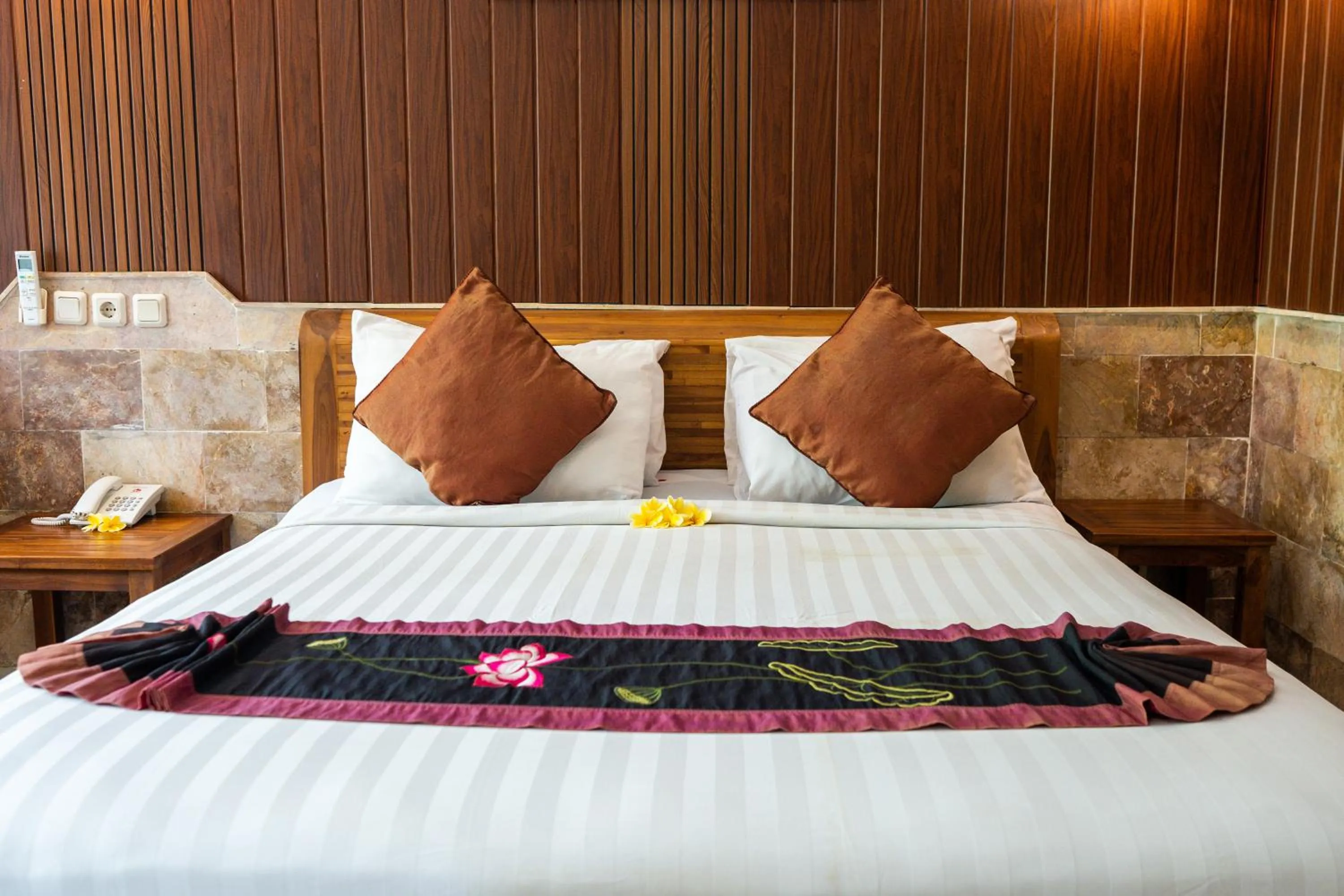 Property building, Bed in Alam Terrace Cottages