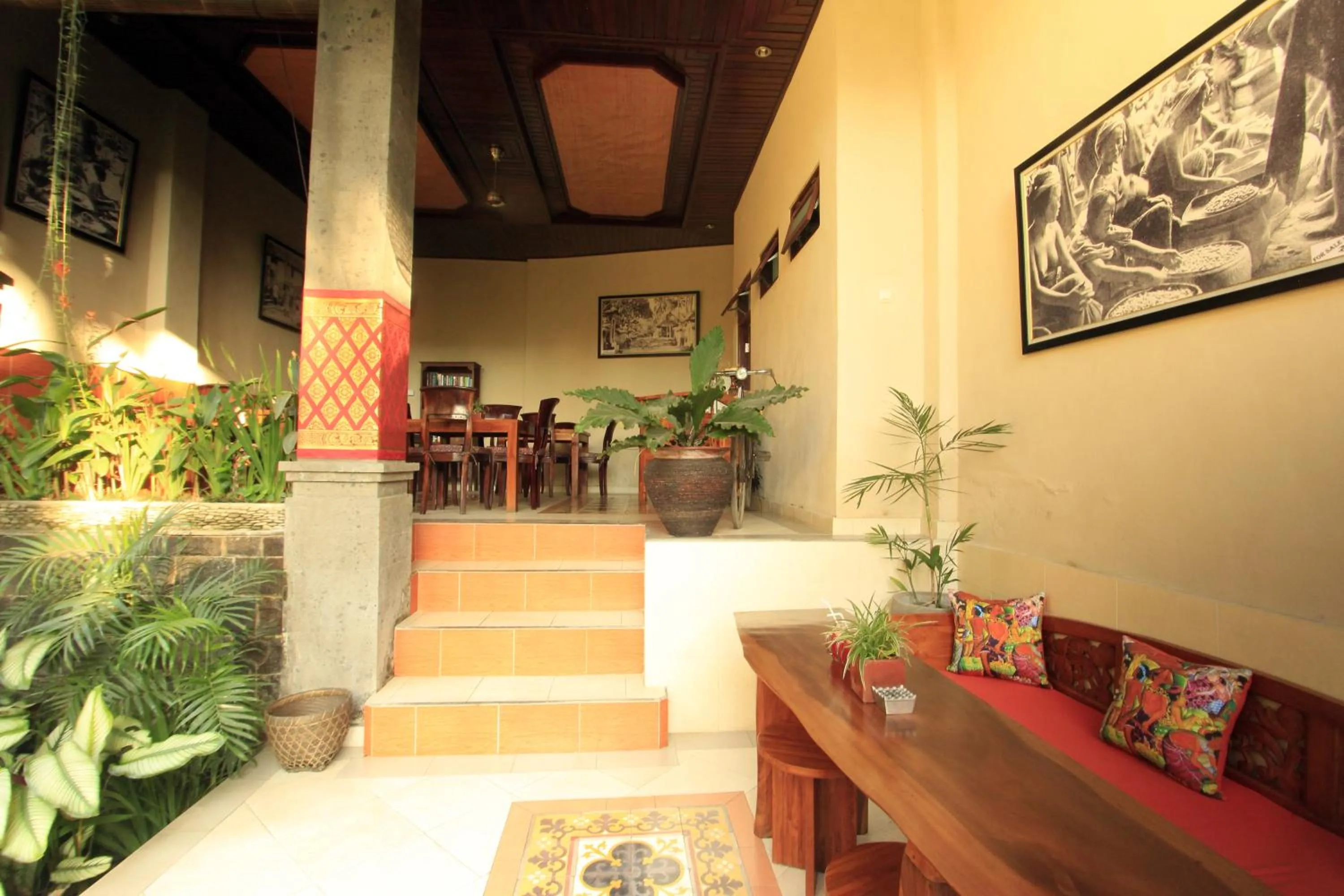 Communal lounge/ TV room in Alam Terrace Cottages