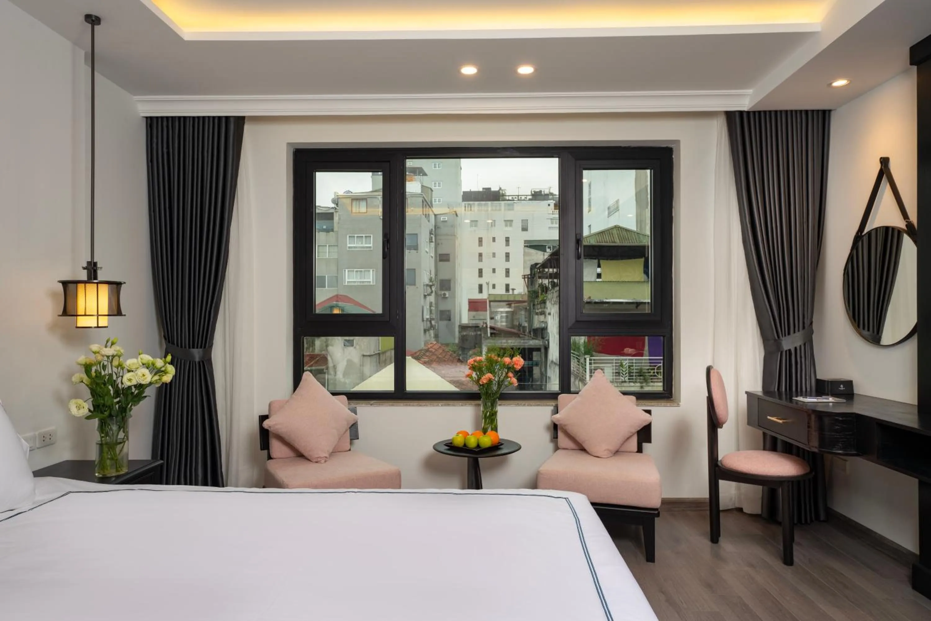 Seating area, Bed in SQ Hang Gai Hotel & Spa