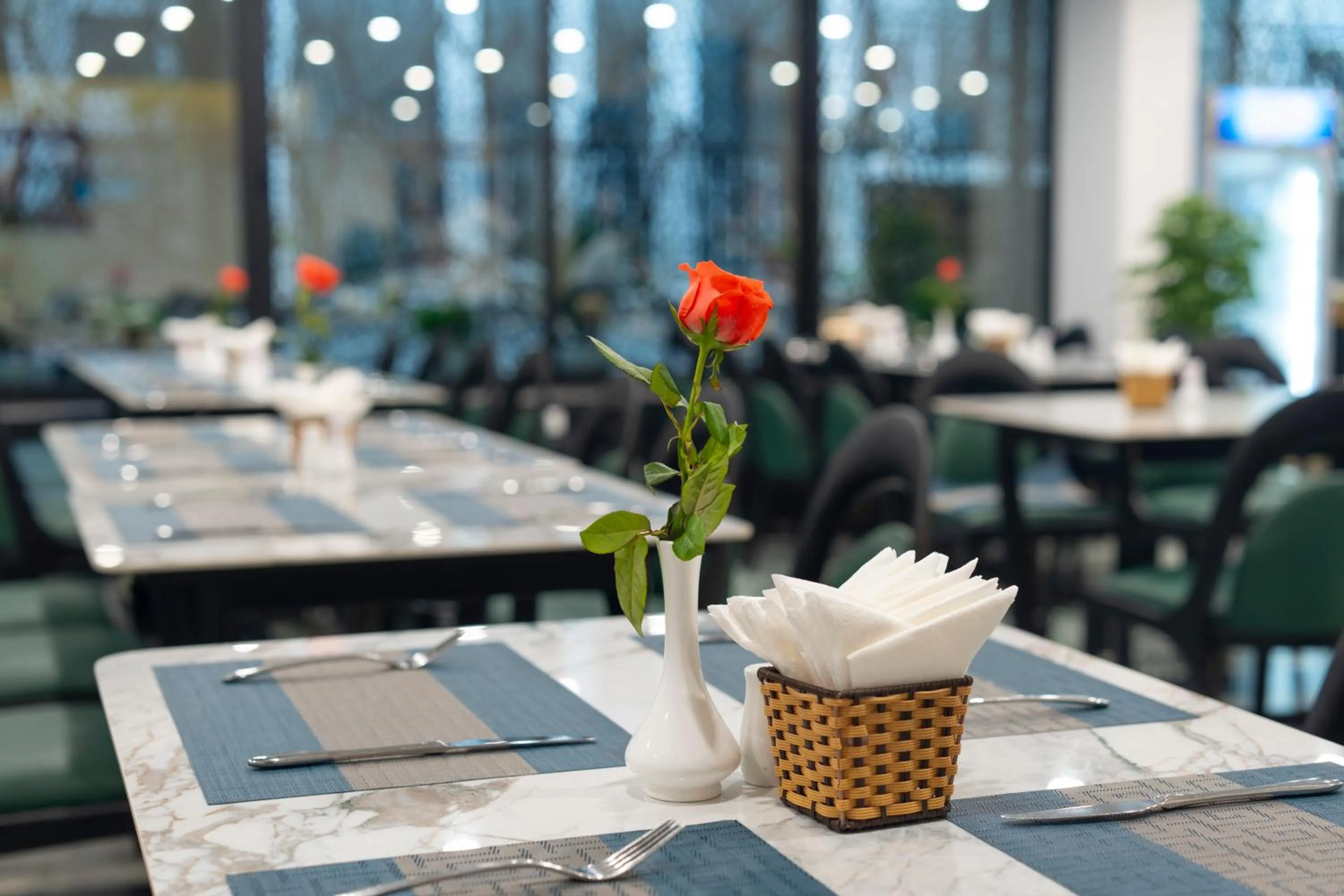 Restaurant/places to eat in SQ Hang Gai Hotel & Spa