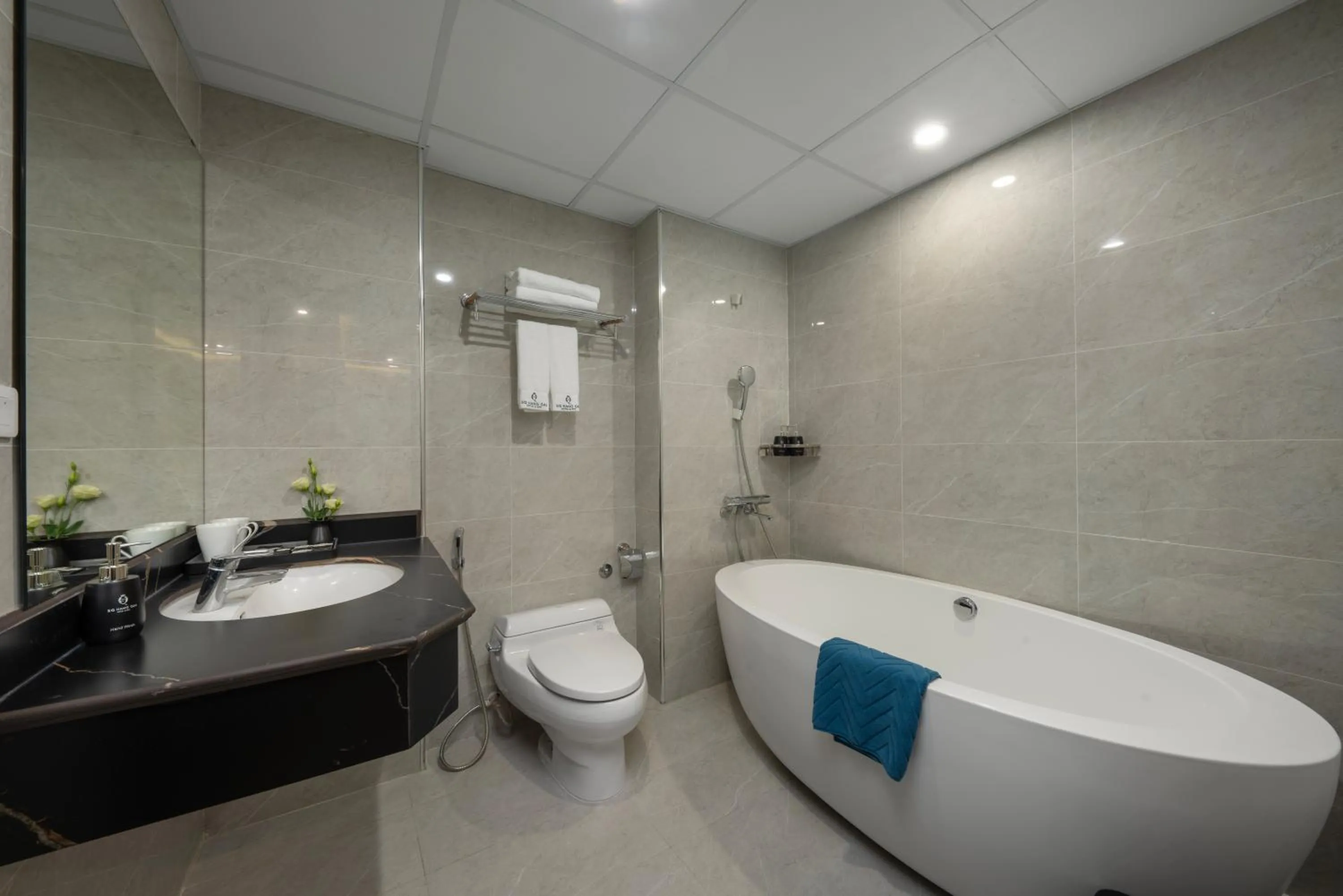 Toilet in SQ Hang Gai Hotel & Spa