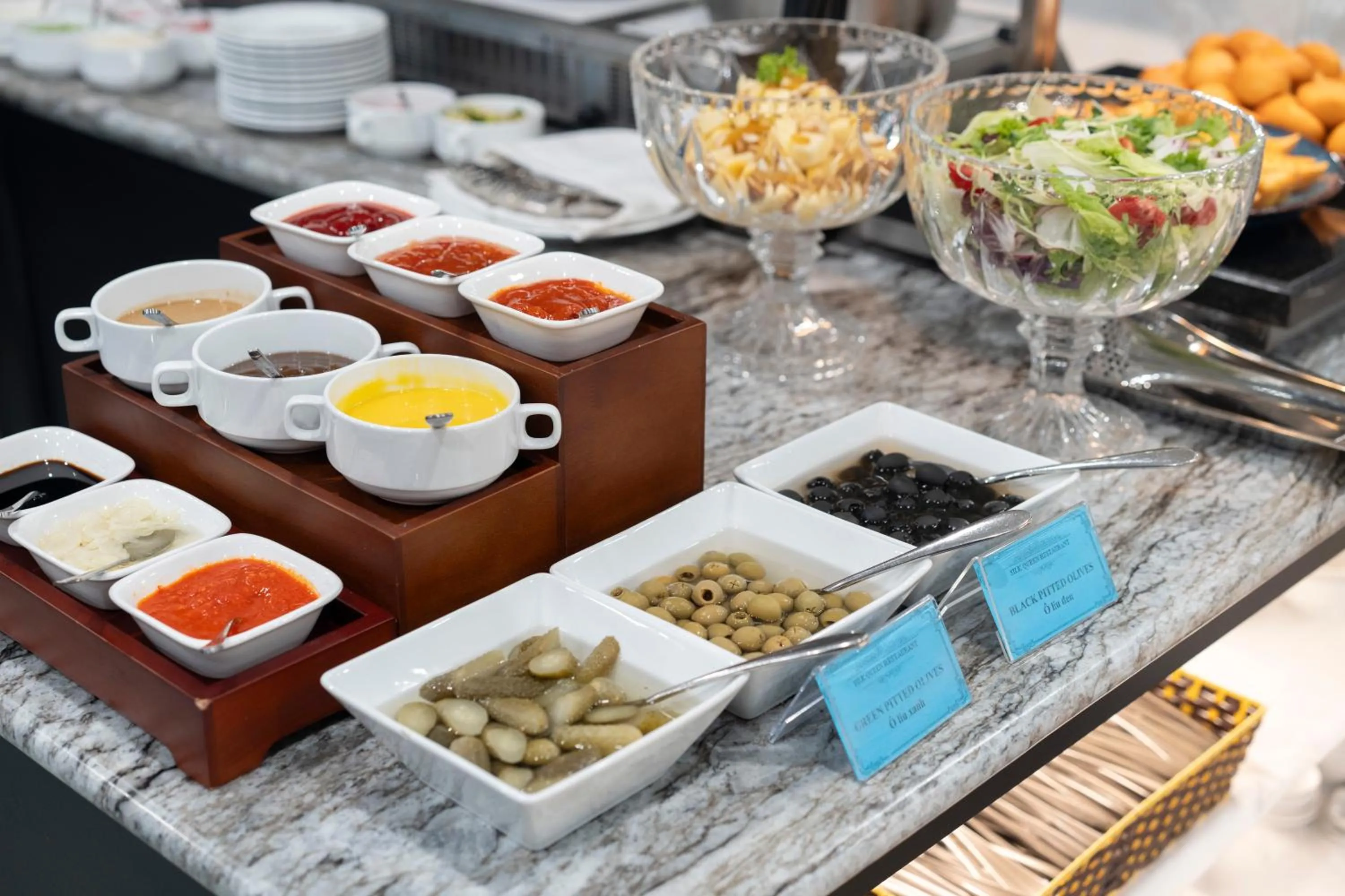 Food and drinks in SQ Hang Gai Hotel & Spa