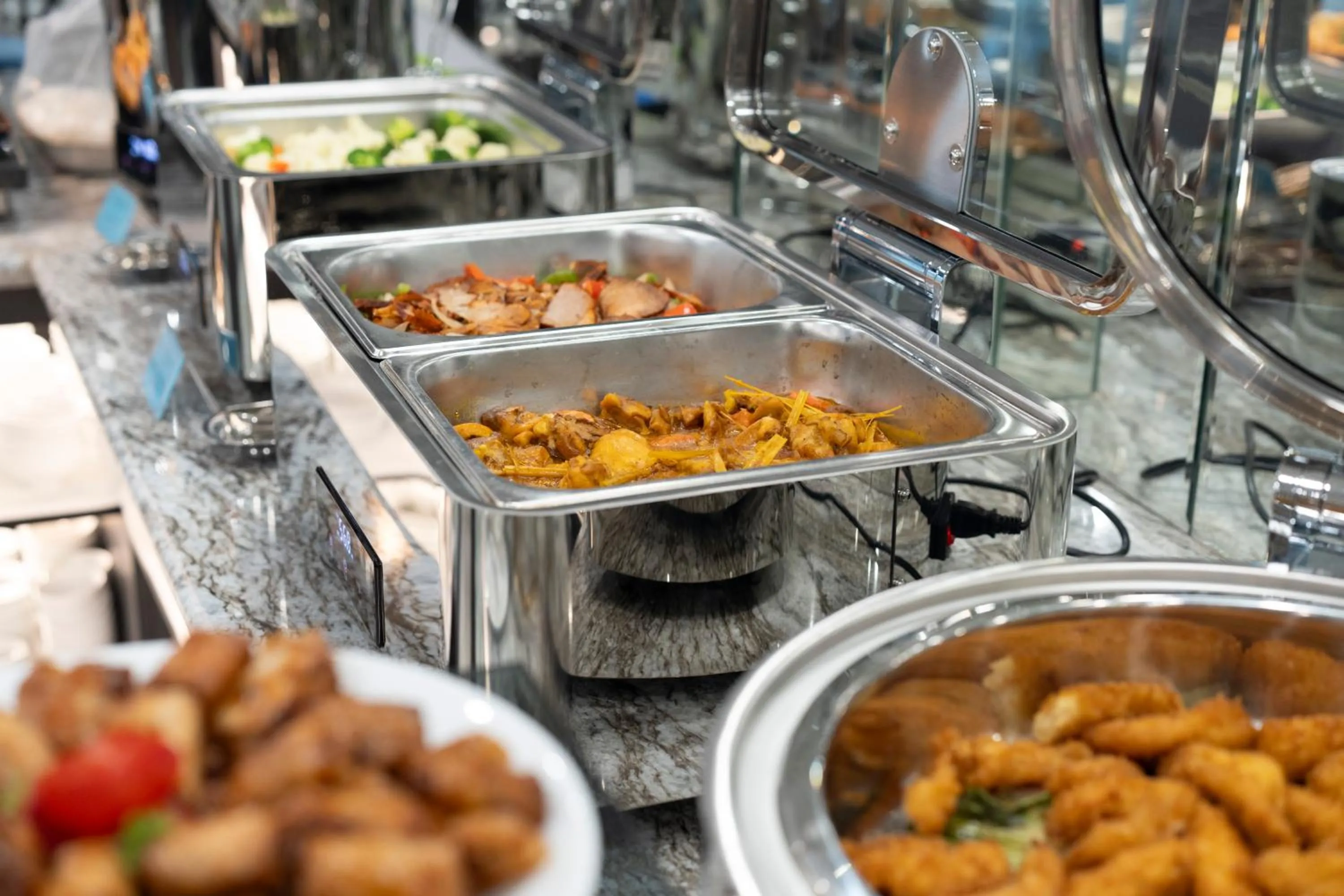 Food and drinks in SQ Hang Gai Hotel & Spa