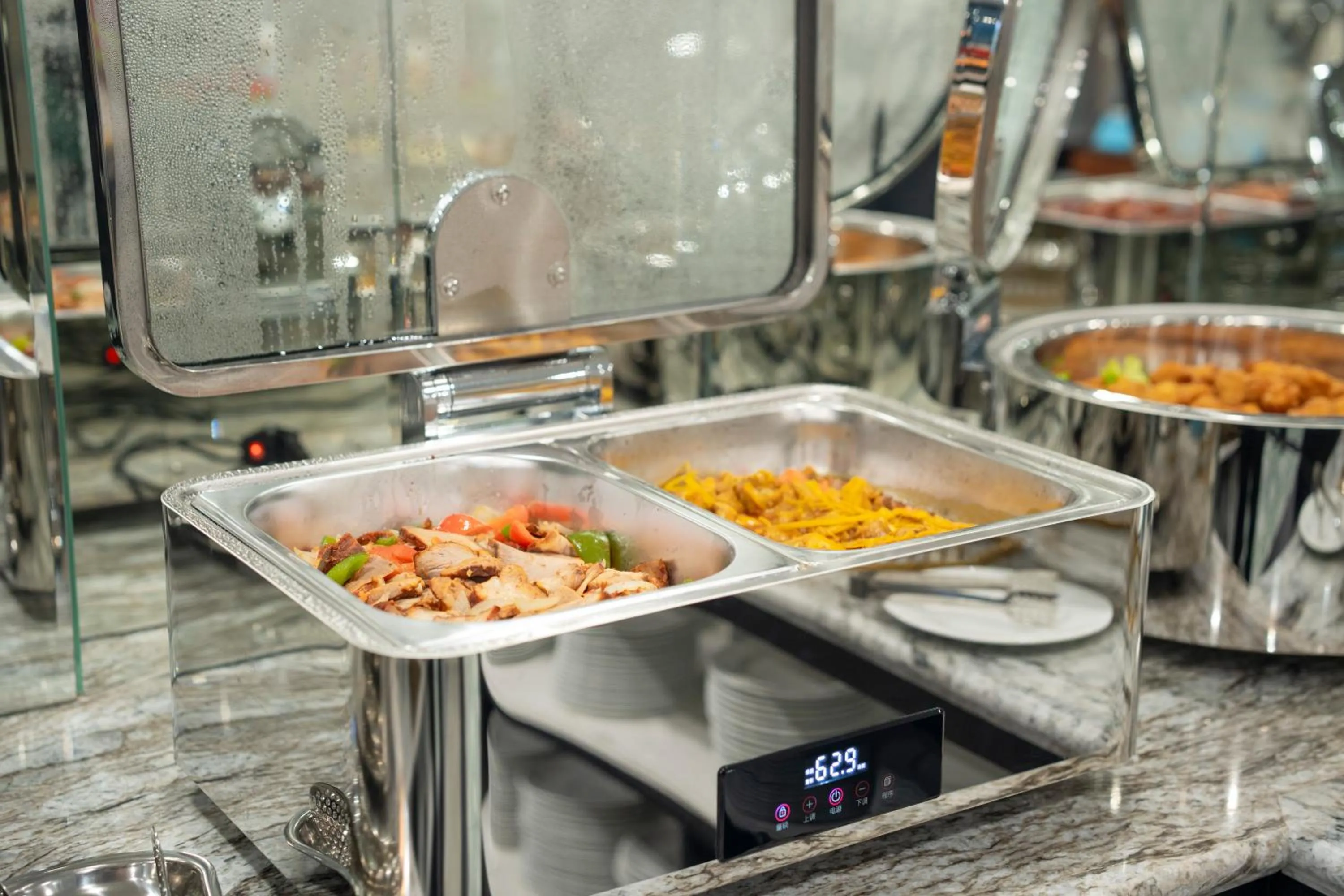 Food and drinks in SQ Hang Gai Hotel & Spa