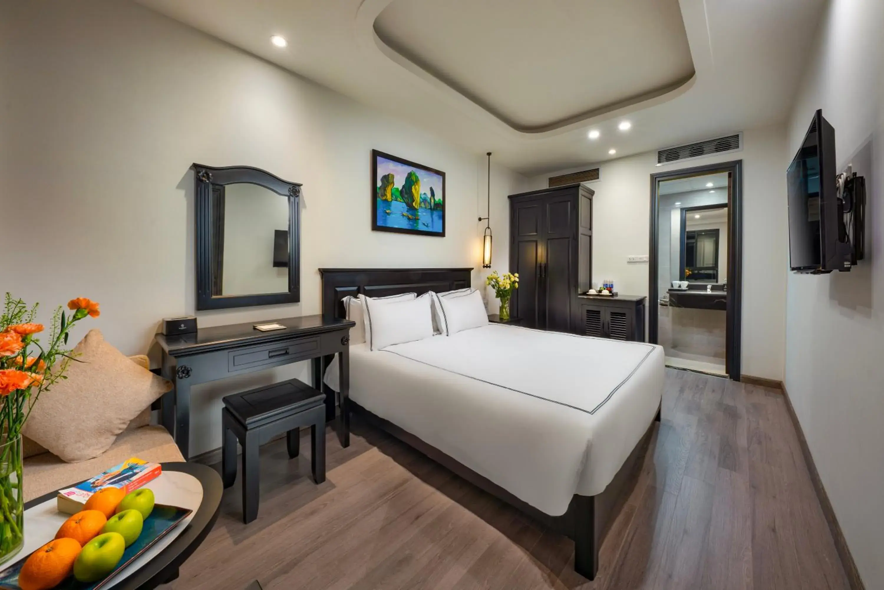 Photo of the whole room, Bed in SQ Hang Gai Hotel & Spa Photo of the whole room, Bed in SQ Hang Gai Hotel & Spa