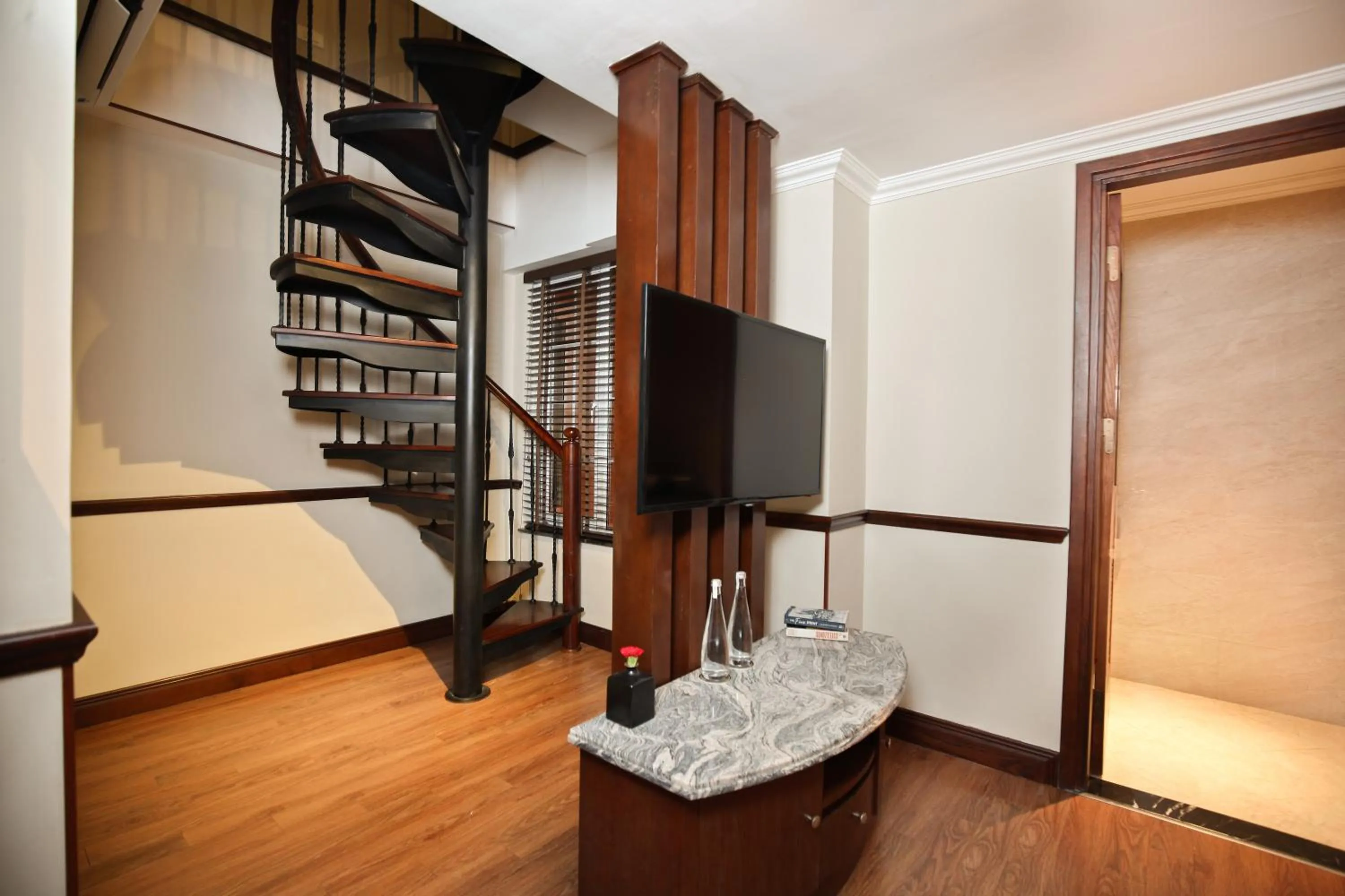 TV and multimedia in La Siesta Classic Ma May