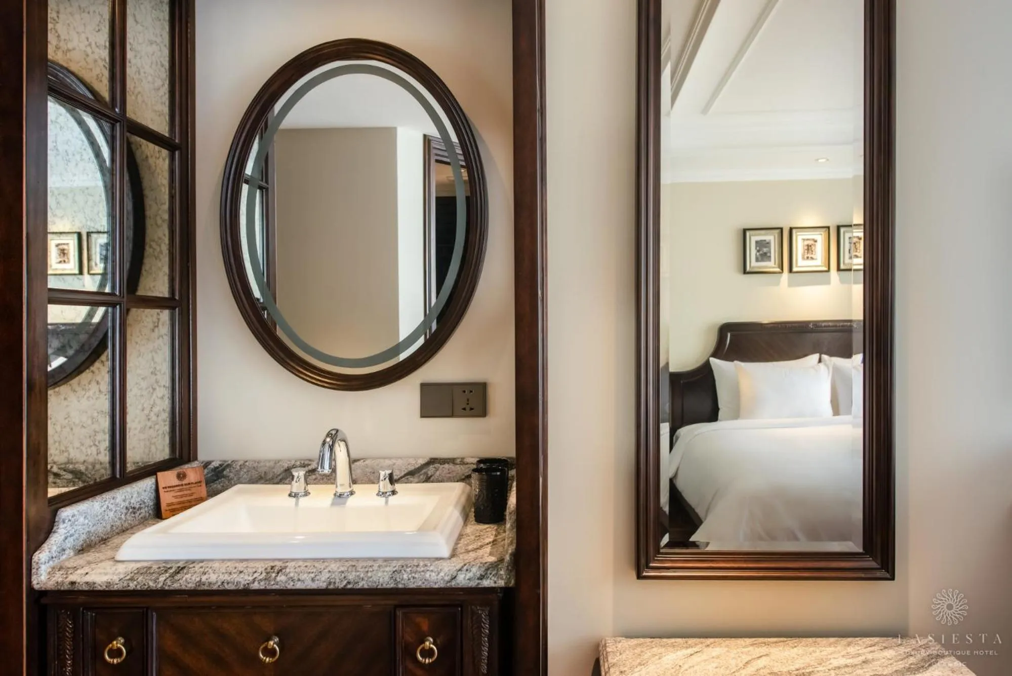 Bathroom, Bed in La Siesta Classic Ma May