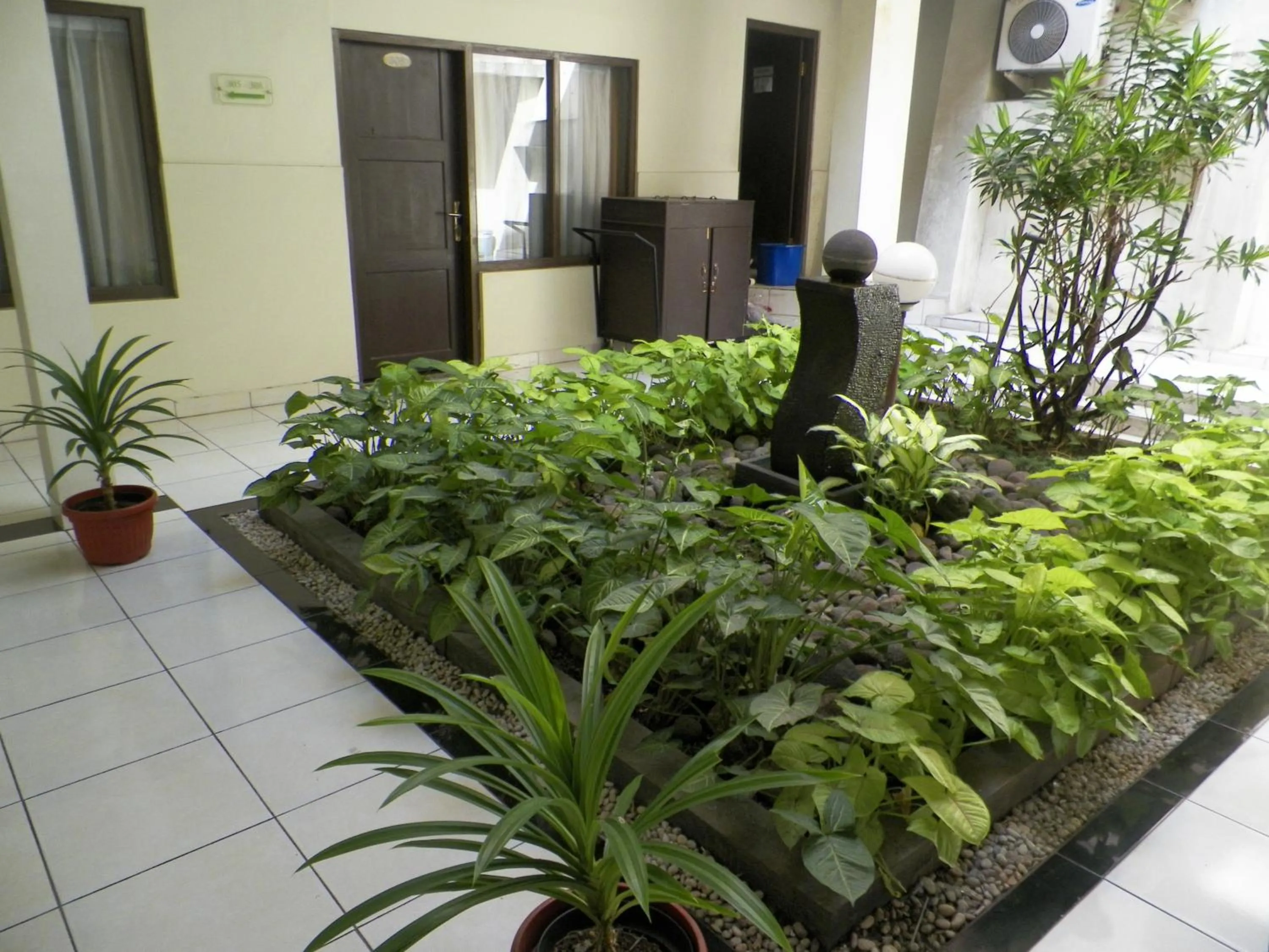 Garden in RedDoorz At Jalan Sriwijaya Semarang